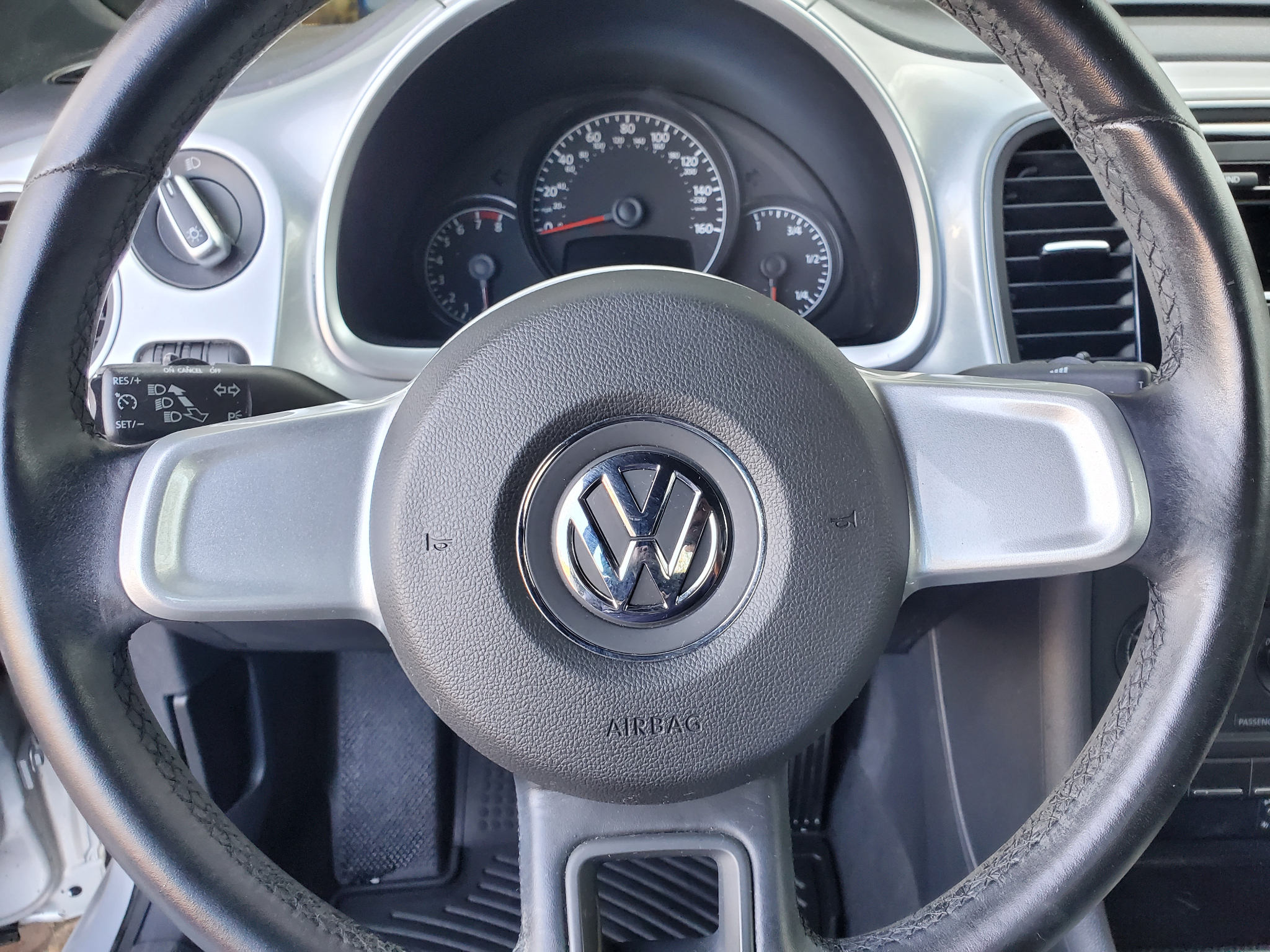 Volkswagen Beetle  2012