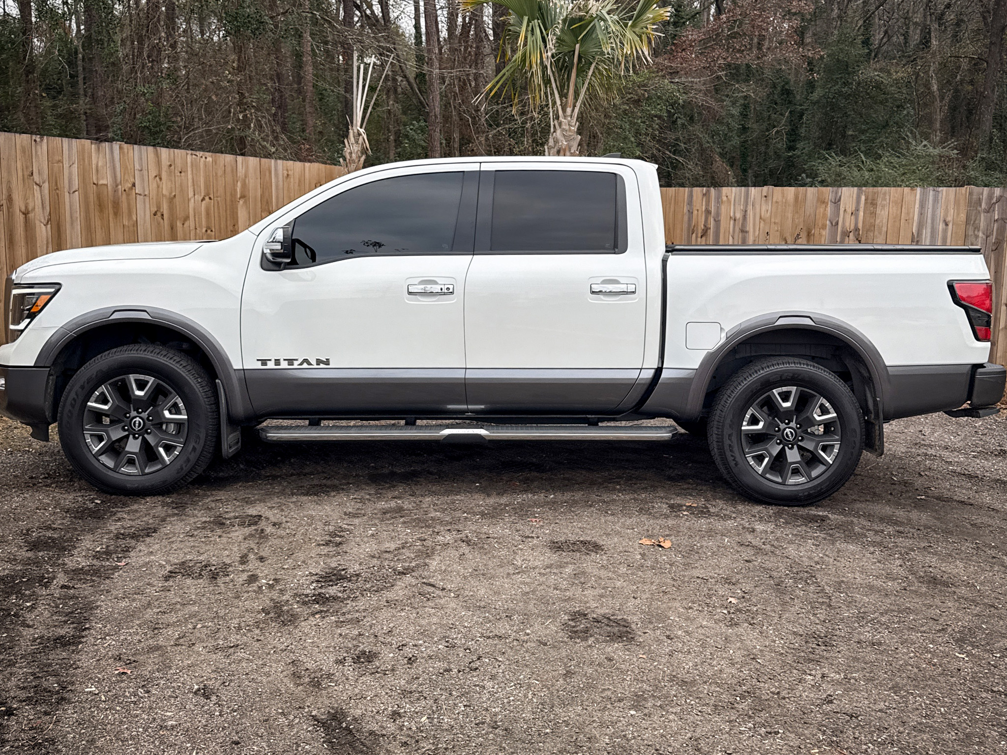 Nissan Titan 4x4 Crew Cab Platinum Reserve 2023