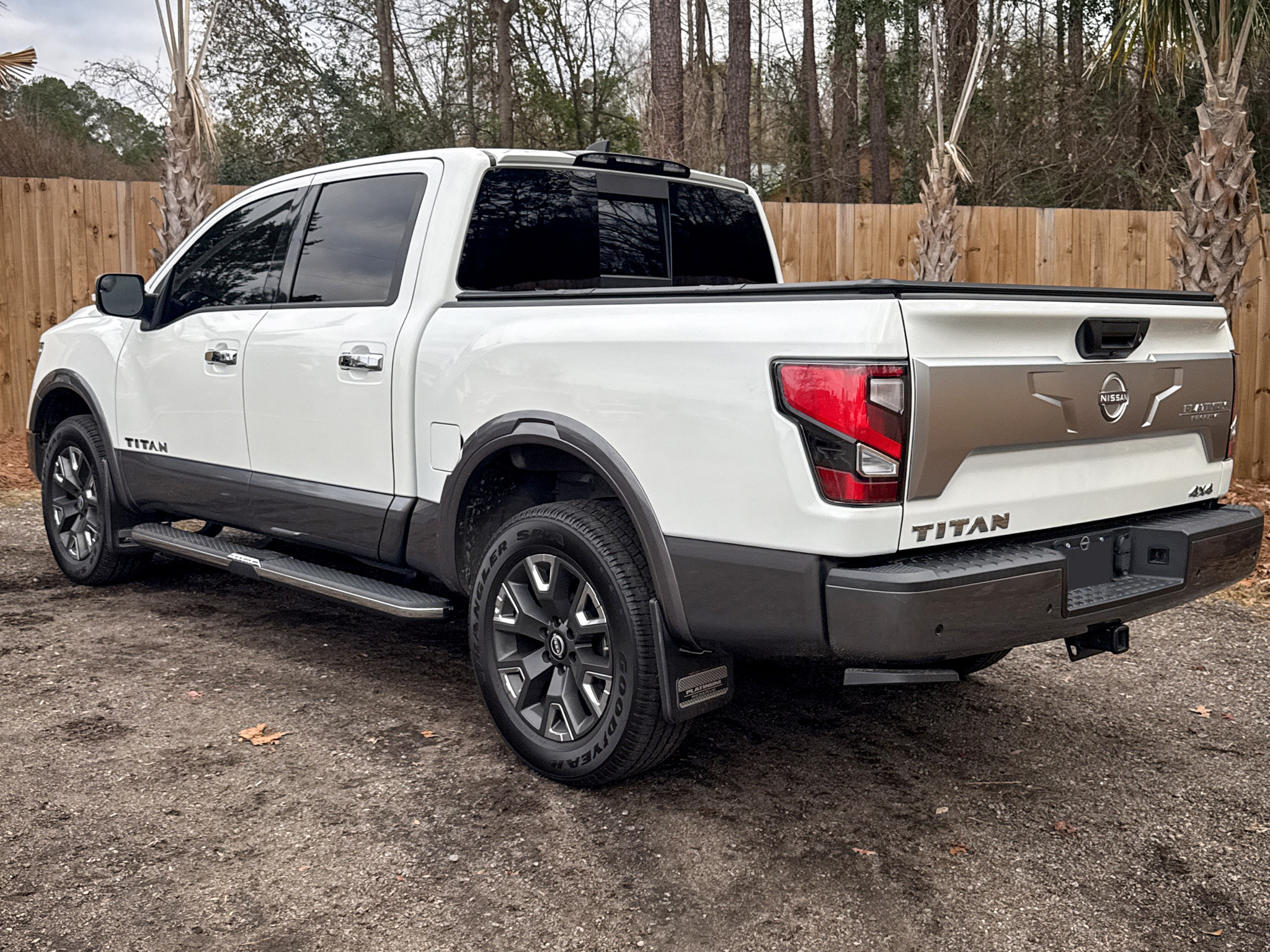 Nissan Titan 4x4 Crew Cab Platinum Reserve 2023