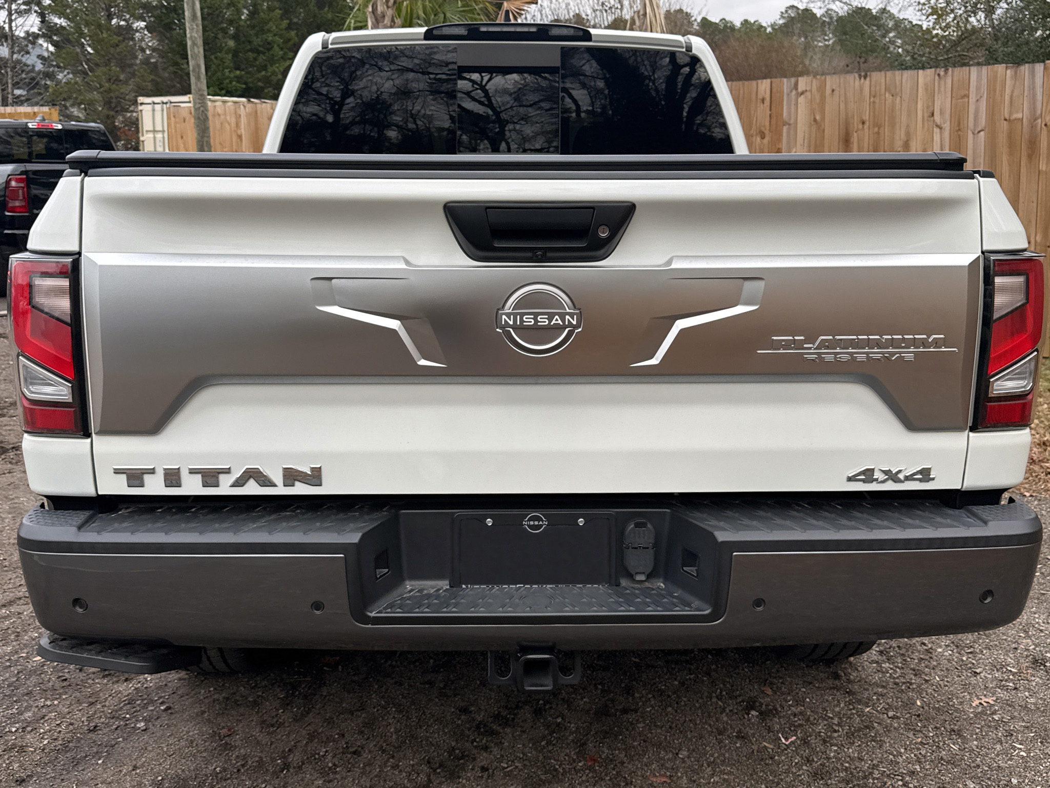 Nissan Titan 4x4 Crew Cab Platinum Reserve 2023