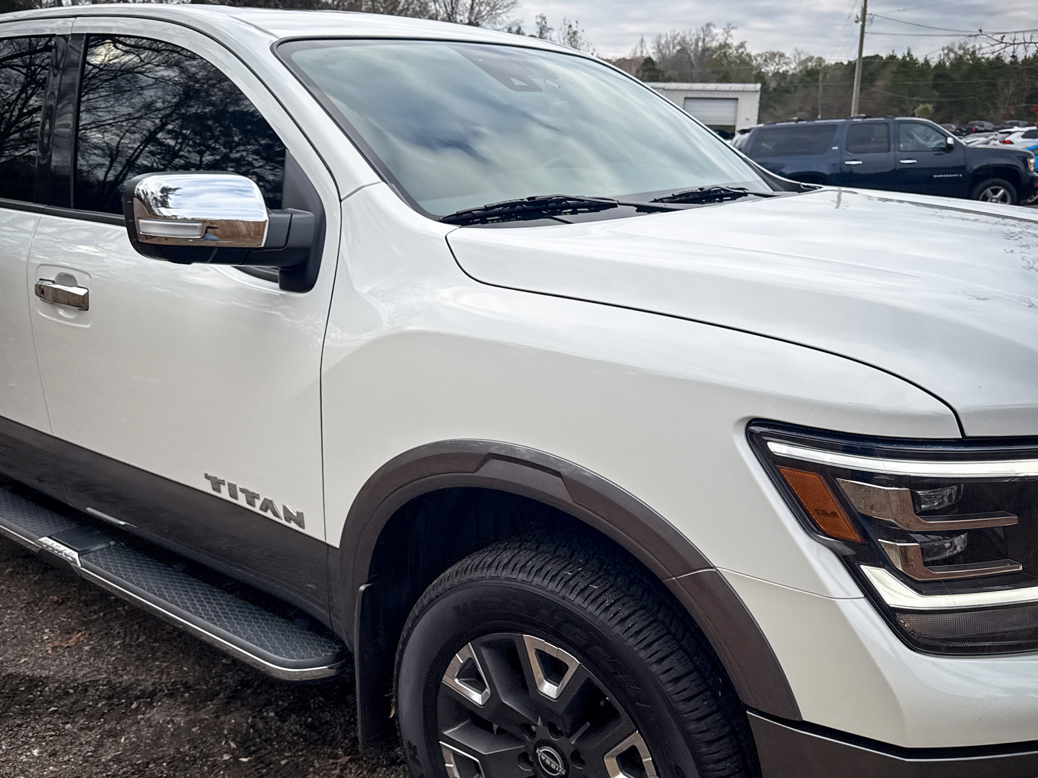 Nissan Titan 4x4 Crew Cab Platinum Reserve 2023