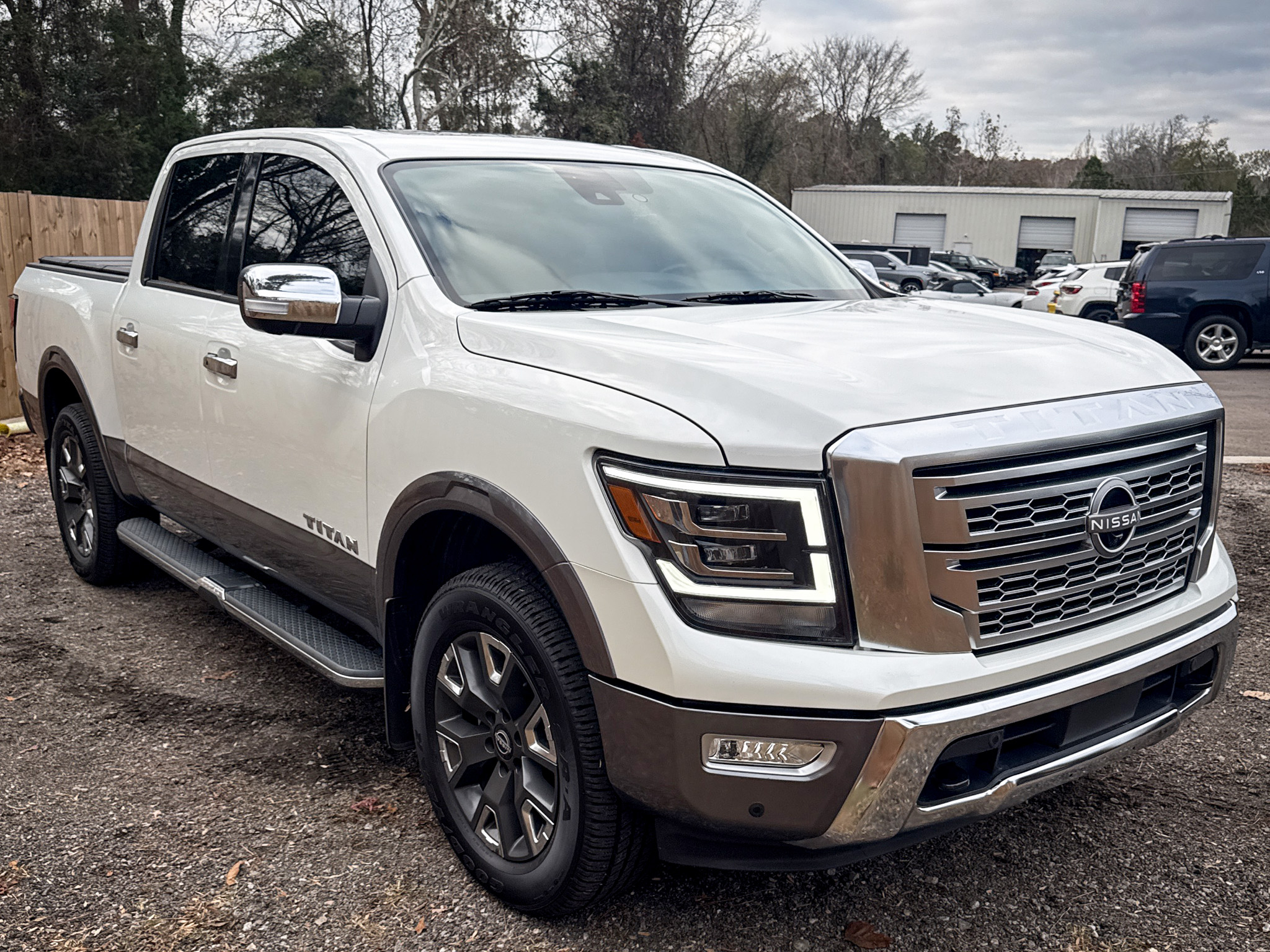 Nissan Titan 4x4 Crew Cab Platinum Reserve 2023