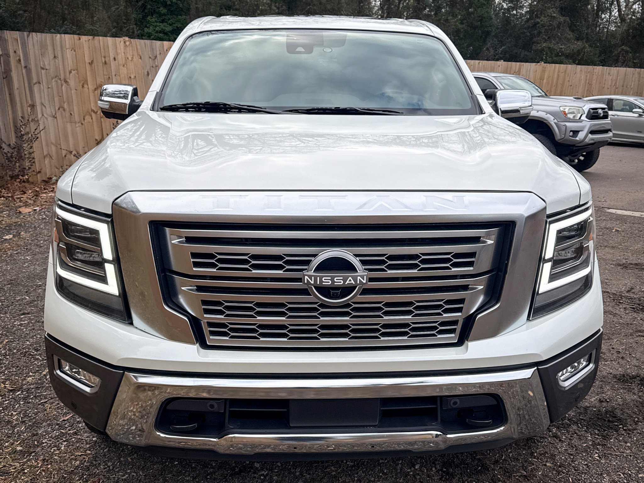Nissan Titan 4x4 Crew Cab Platinum Reserve 2023