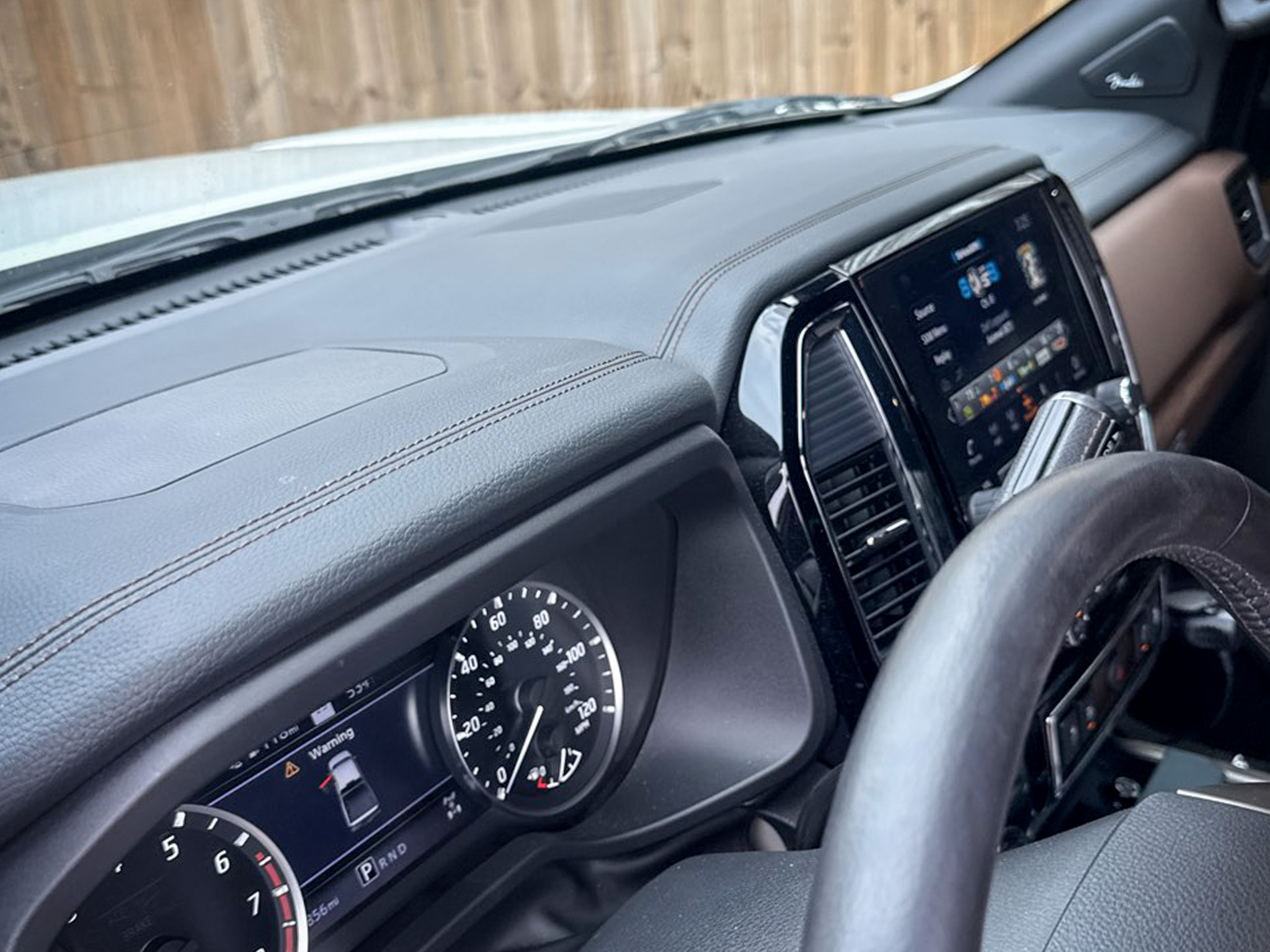 Nissan Titan 4x4 Crew Cab Platinum Reserve 2023