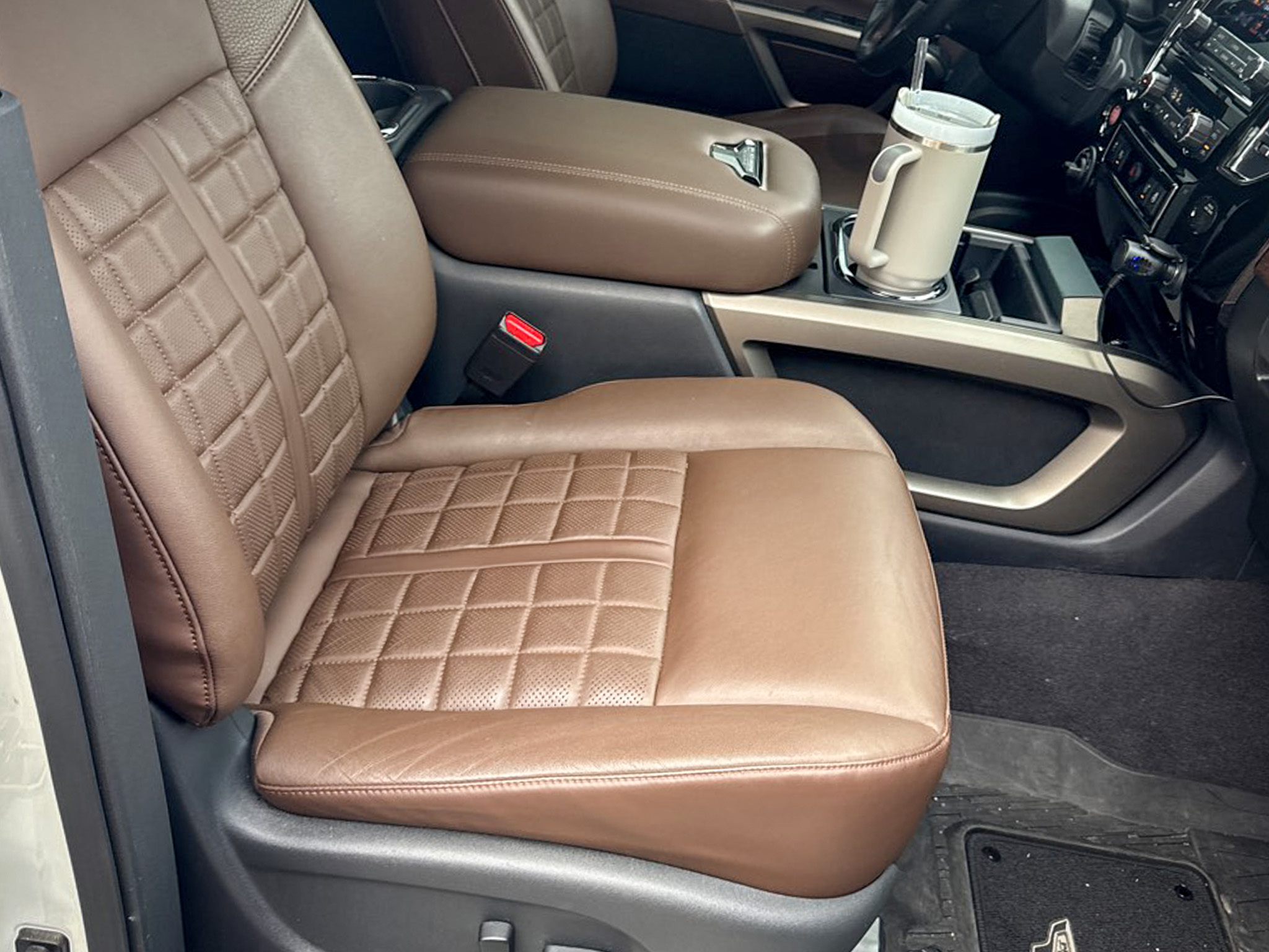 Nissan Titan 4x4 Crew Cab Platinum Reserve 2023