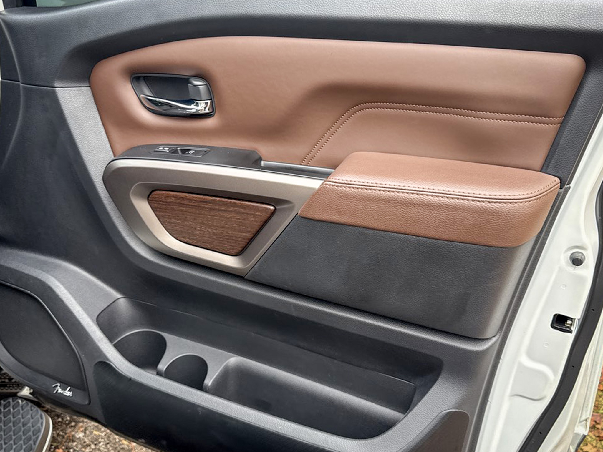 Nissan Titan 4x4 Crew Cab Platinum Reserve 2023