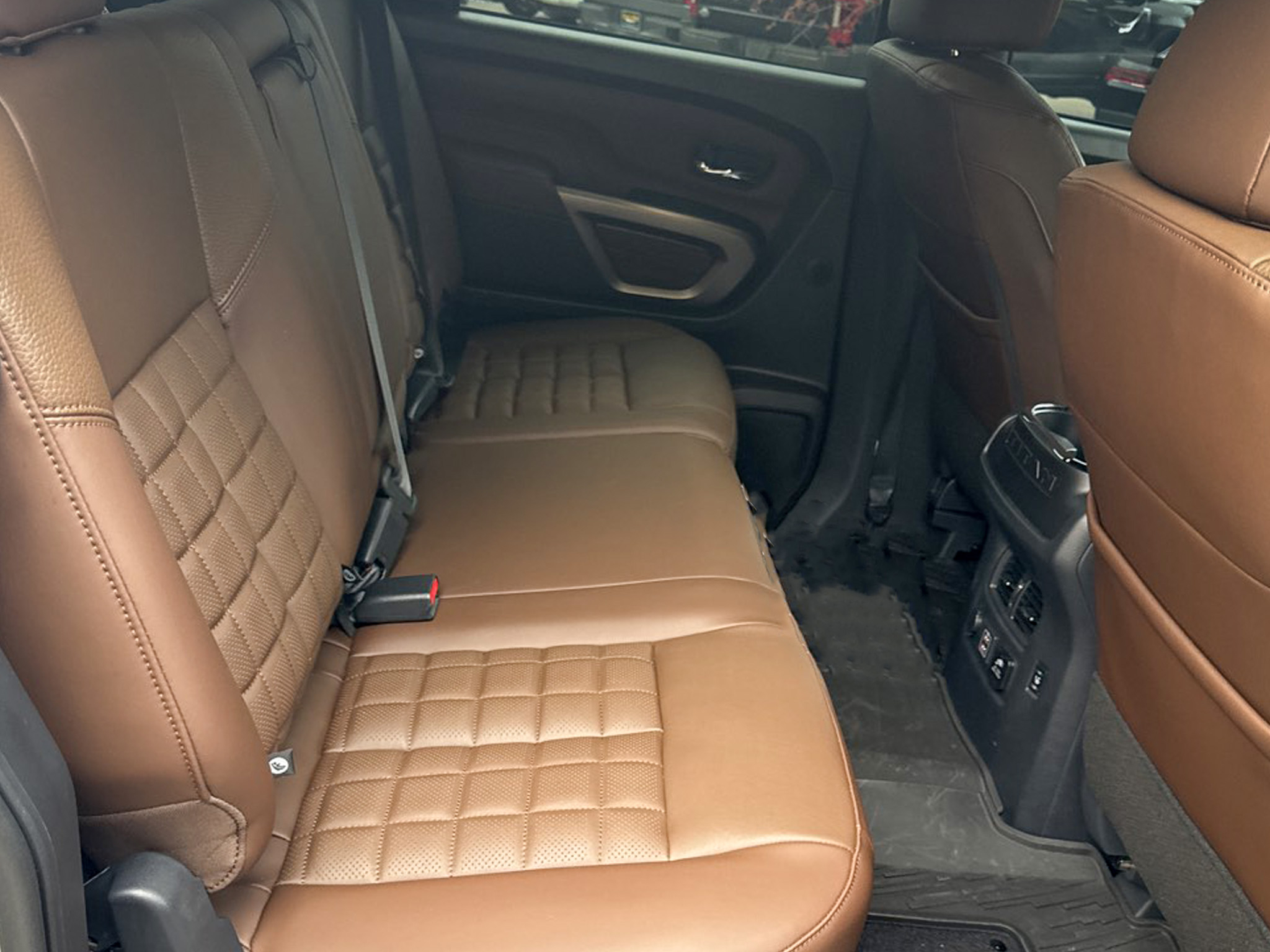 Nissan Titan 4x4 Crew Cab Platinum Reserve 2023