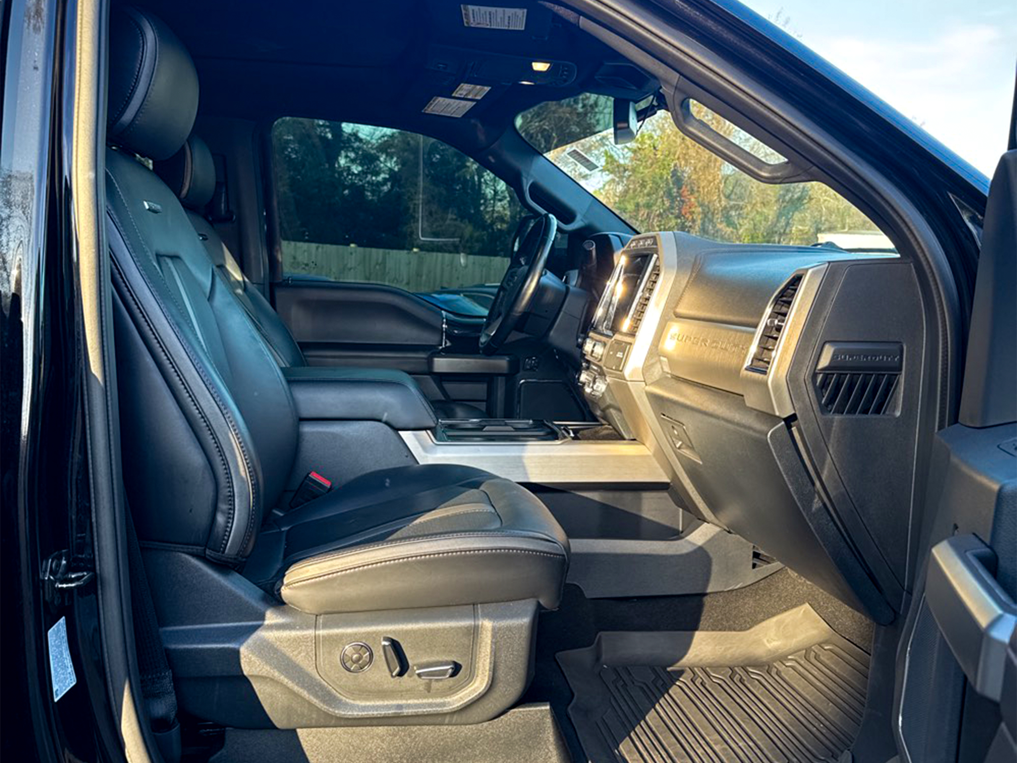 Ford Super Duty F-250 SRW Platinum 4WD Crew Cab 6.75' Box 2022