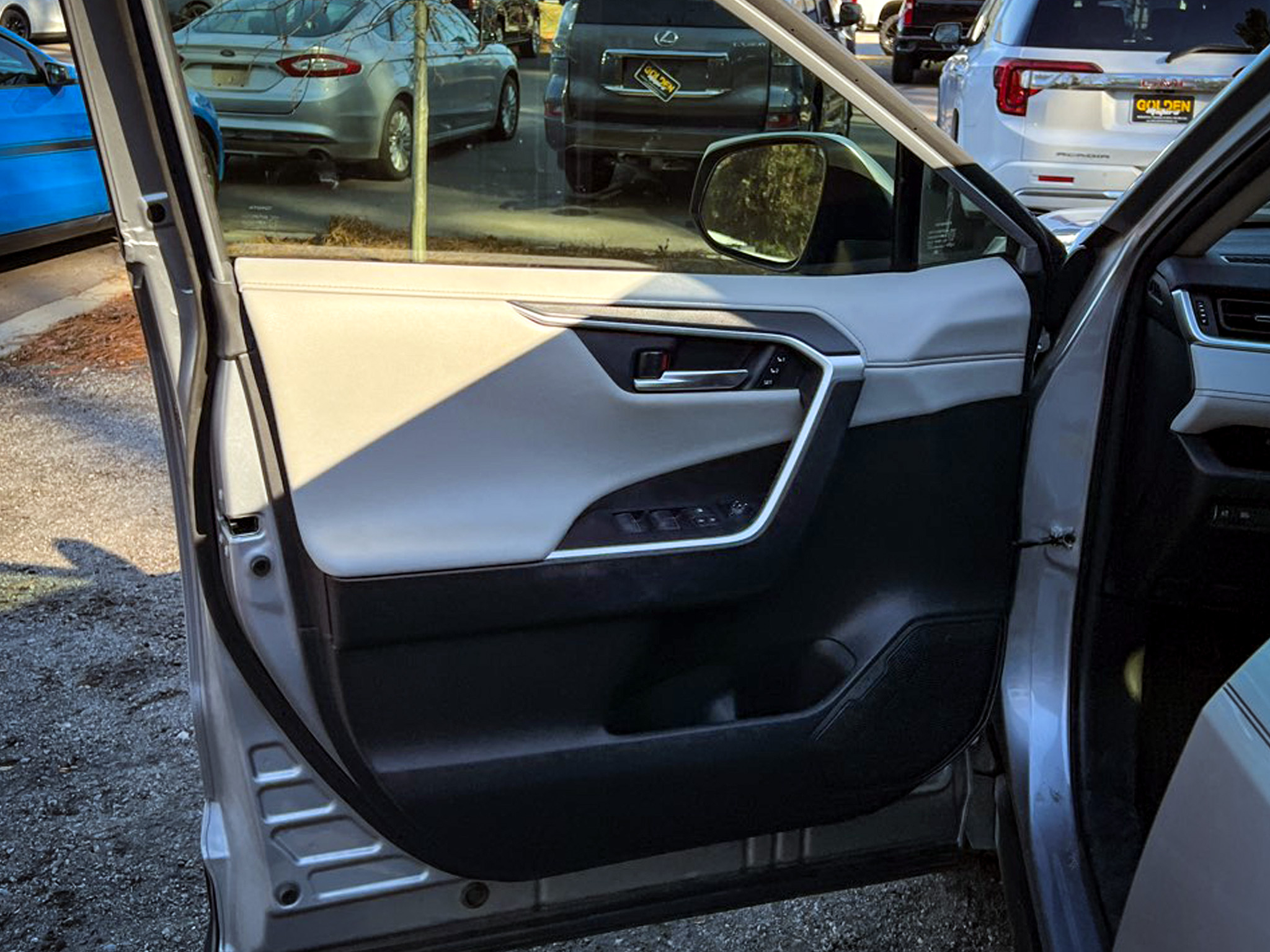 Toyota RAV4 Limited FWD (Natl) 2023