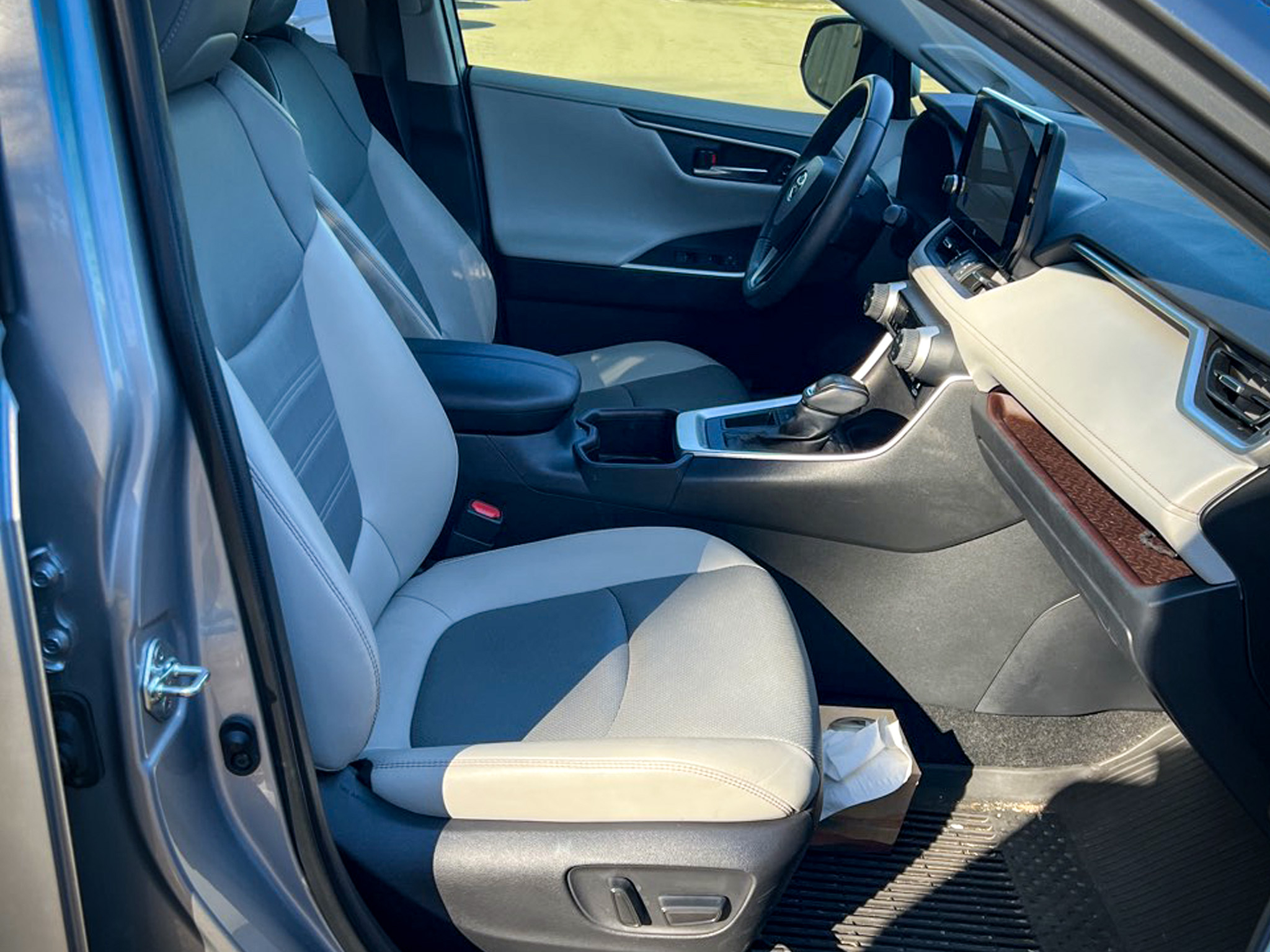 Toyota RAV4 Limited FWD (Natl) 2023