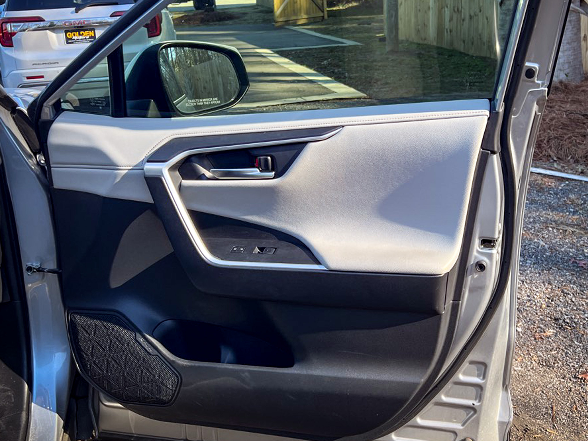 Toyota RAV4 Limited FWD (Natl) 2023