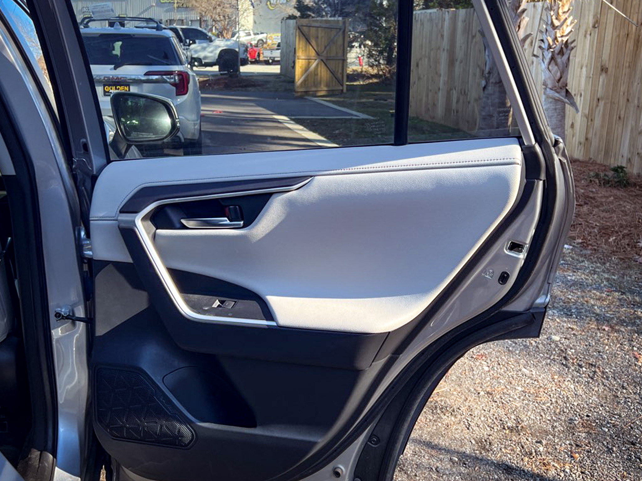 Toyota RAV4 Limited FWD (Natl) 2023