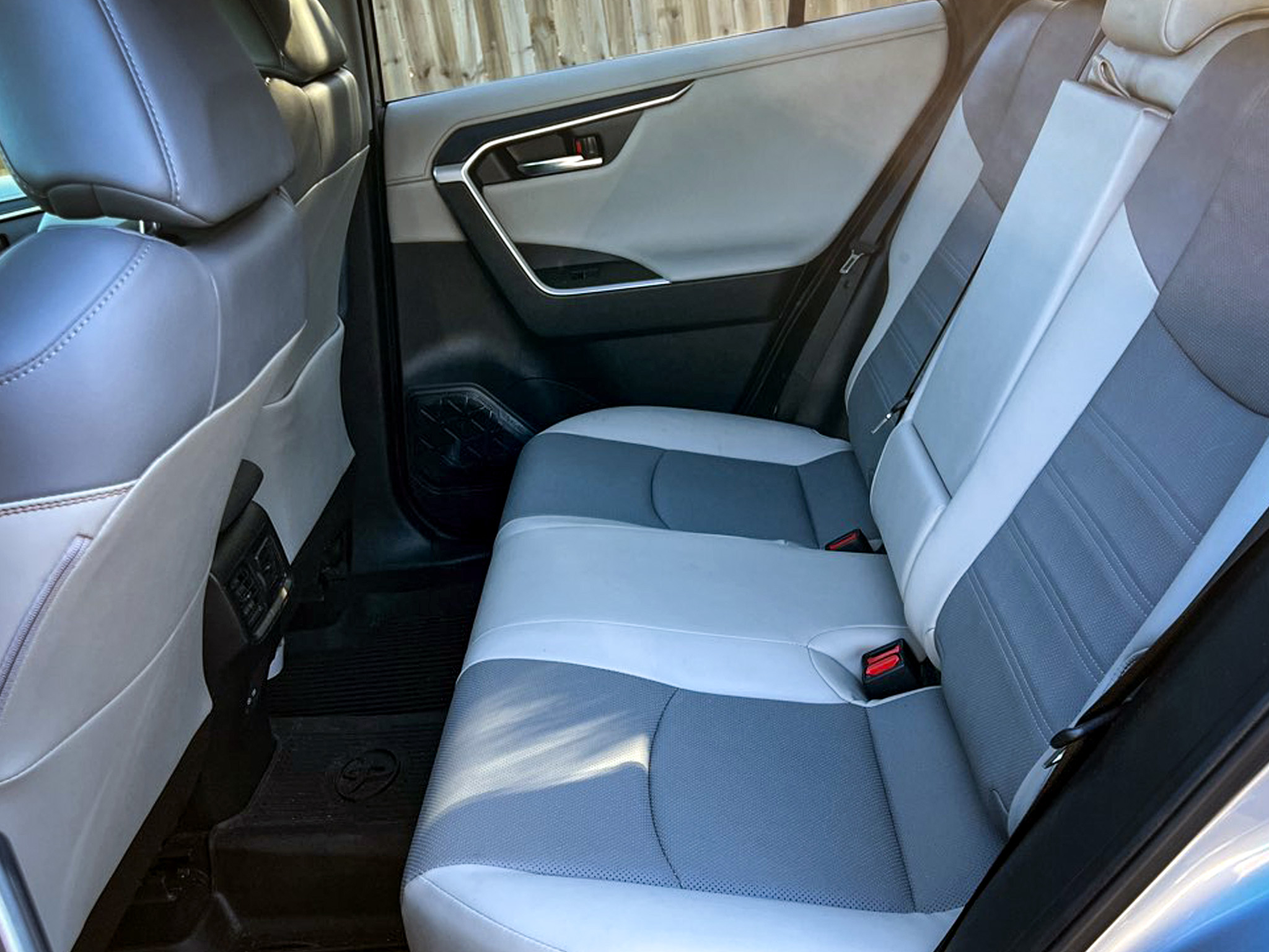 Toyota RAV4 Limited FWD (Natl) 2023