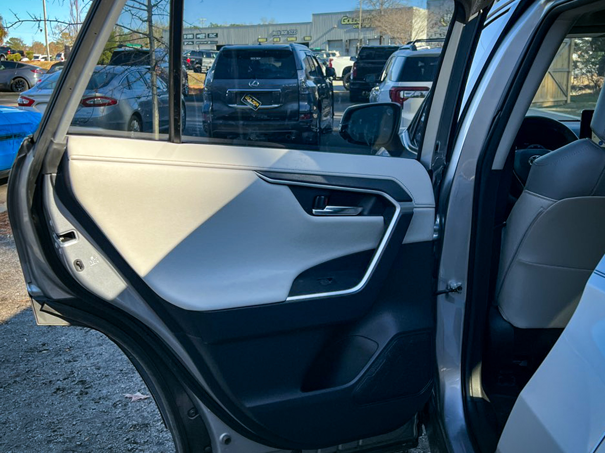 Toyota RAV4 Limited FWD (Natl) 2023