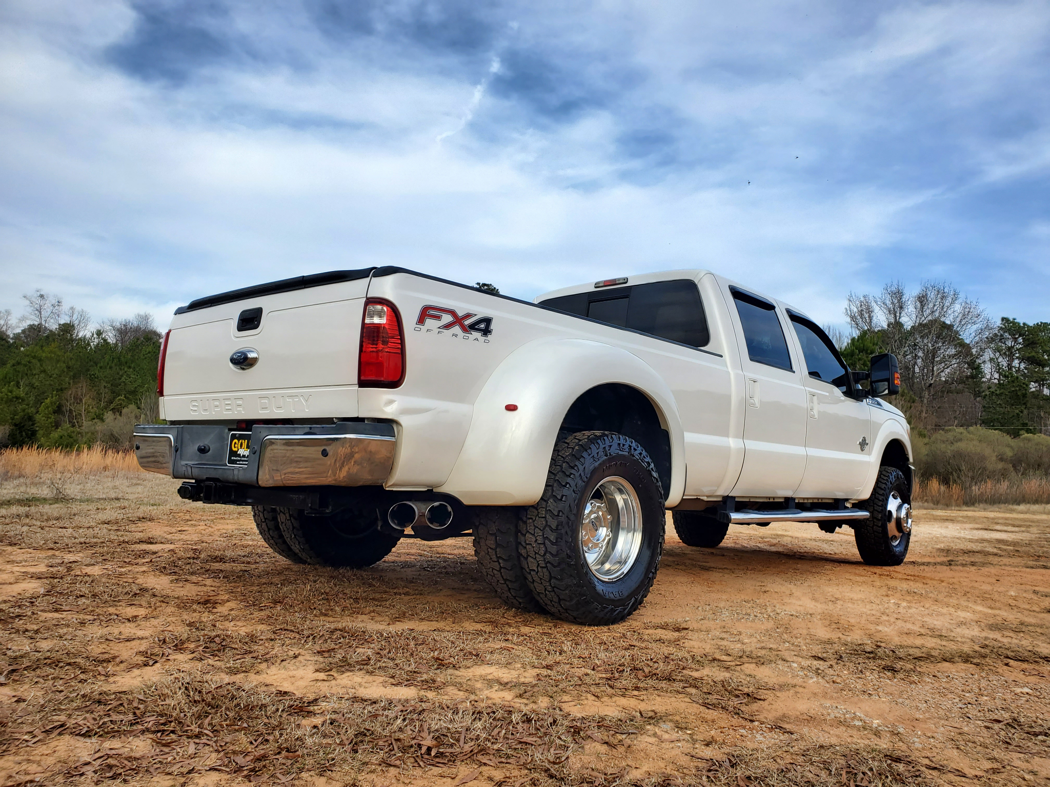 Ford Super Duty F-350 DRW 4WD Crew Cab 172" Lariat 2015