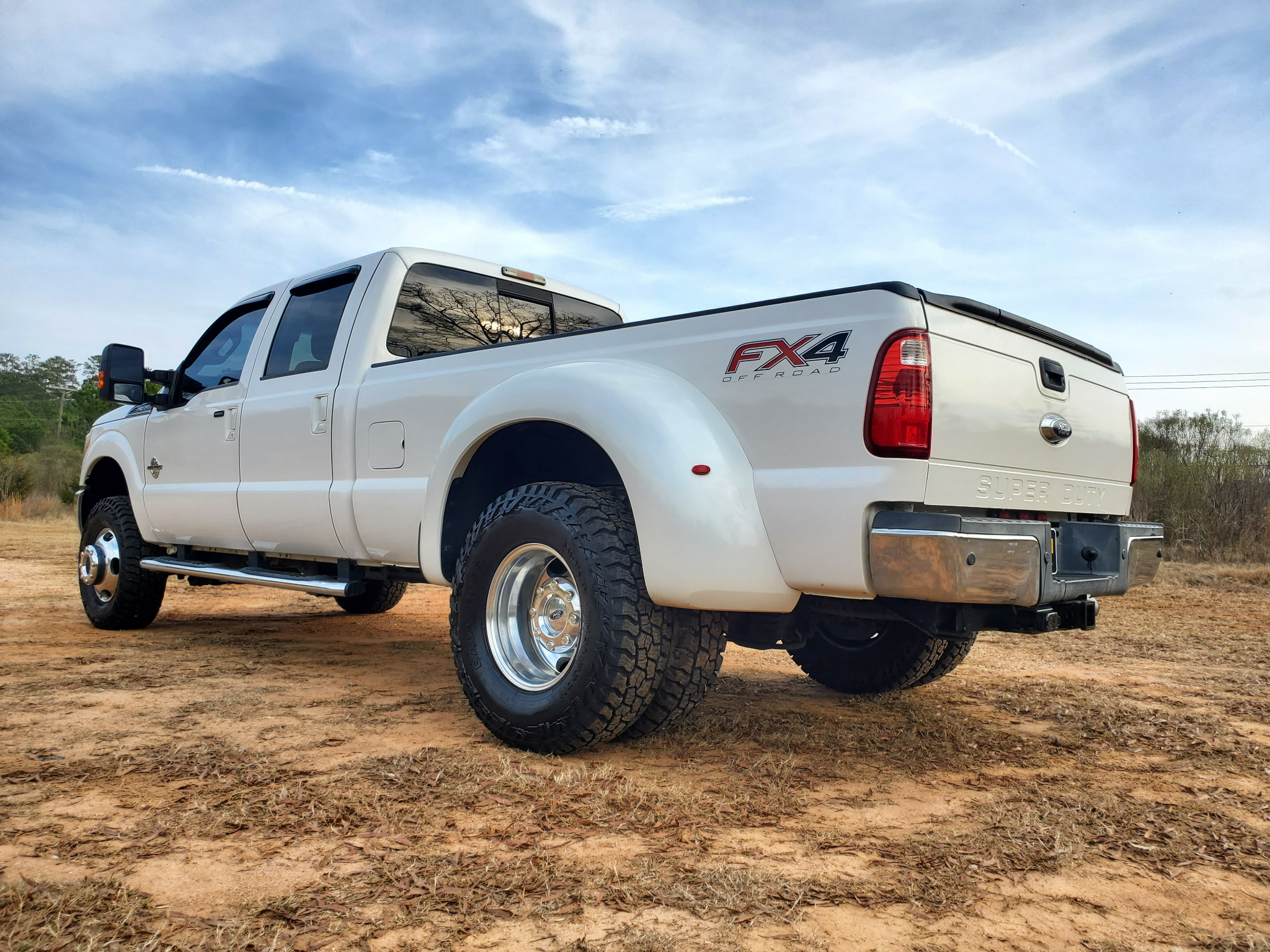 Ford Super Duty F-350 DRW 4WD Crew Cab 172" Lariat 2015