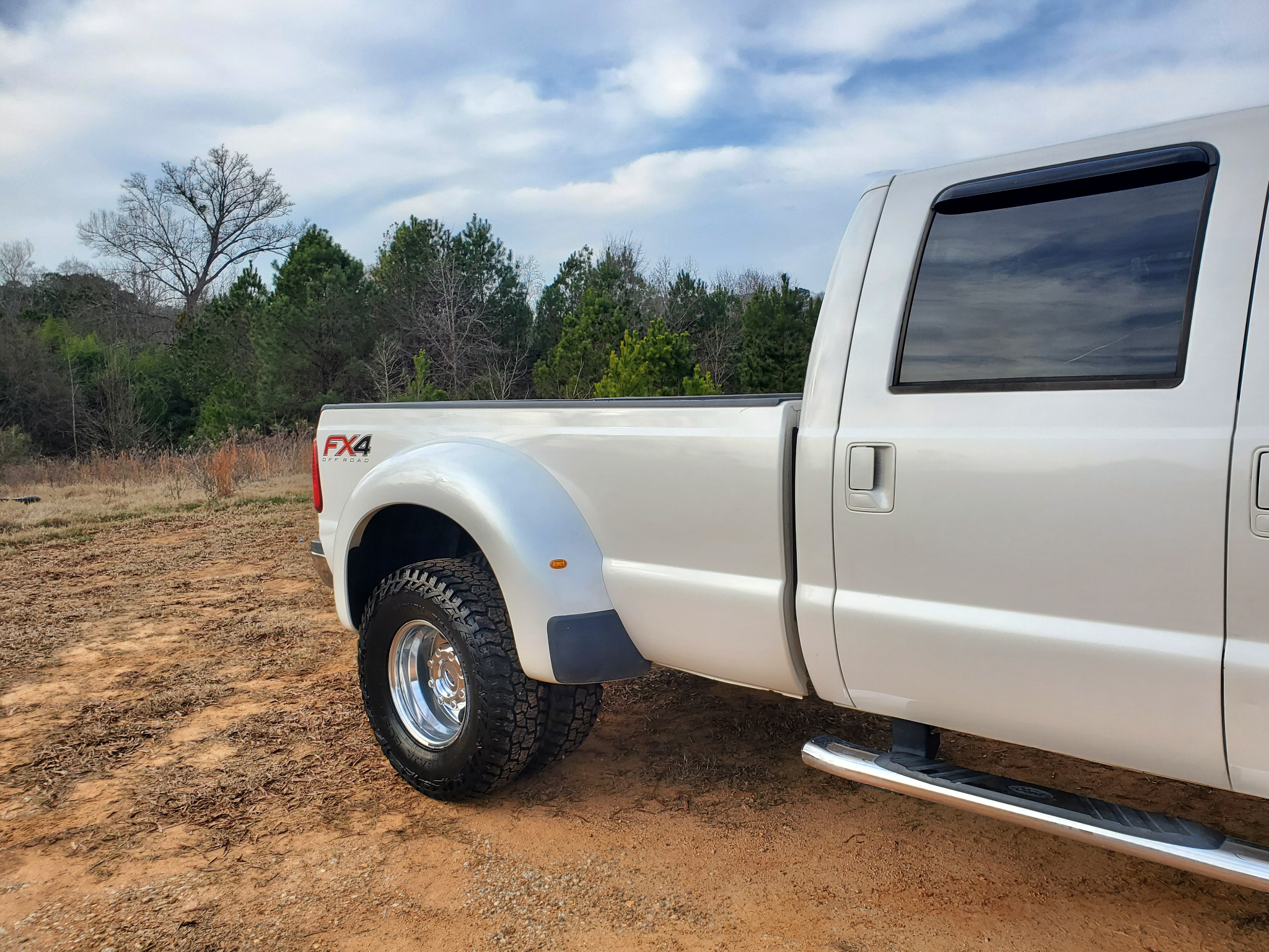 Ford Super Duty F-350 DRW 4WD Crew Cab 172" Lariat 2015
