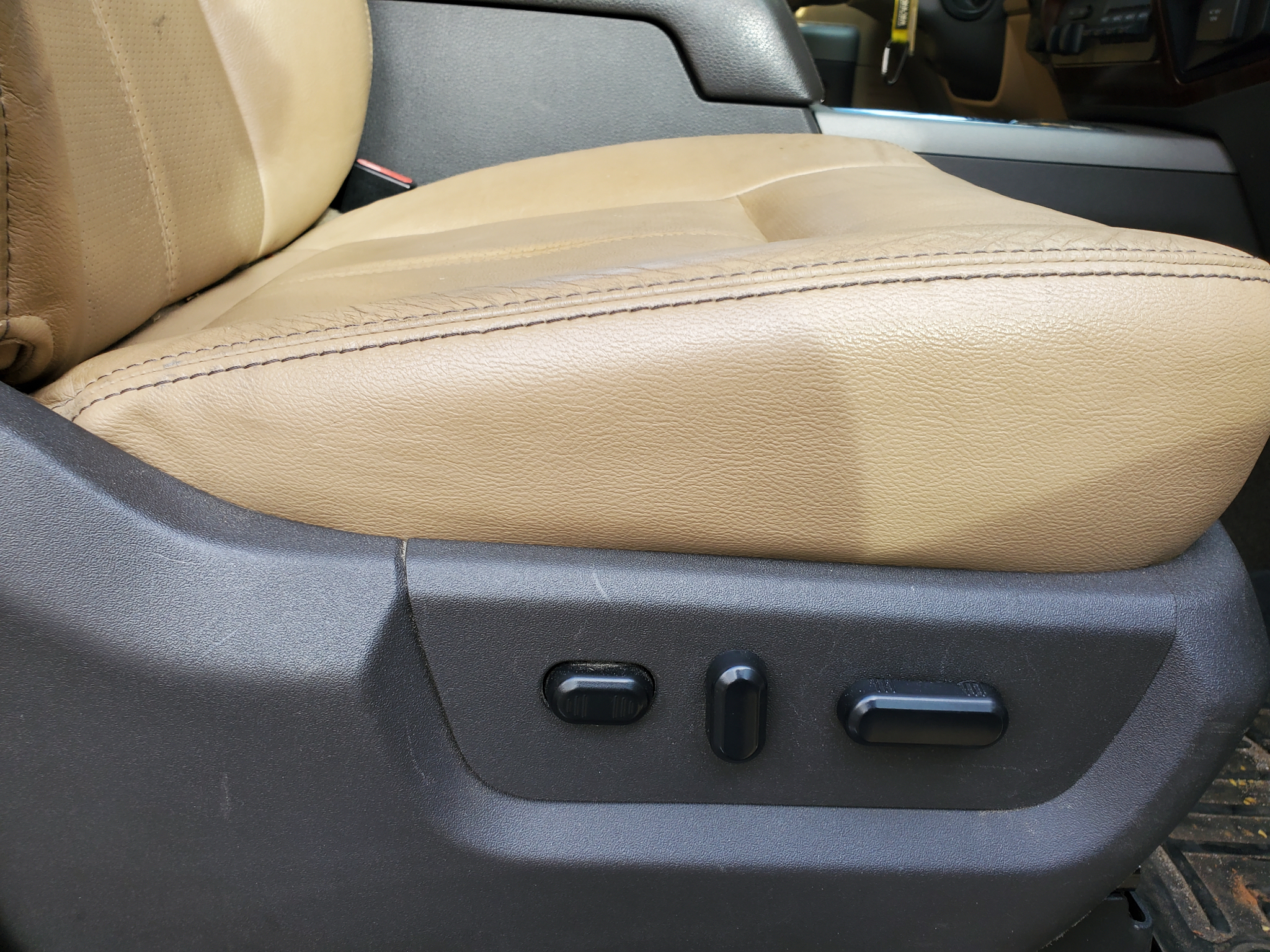 Ford Super Duty F-350 DRW 4WD Crew Cab 172" Lariat 2015