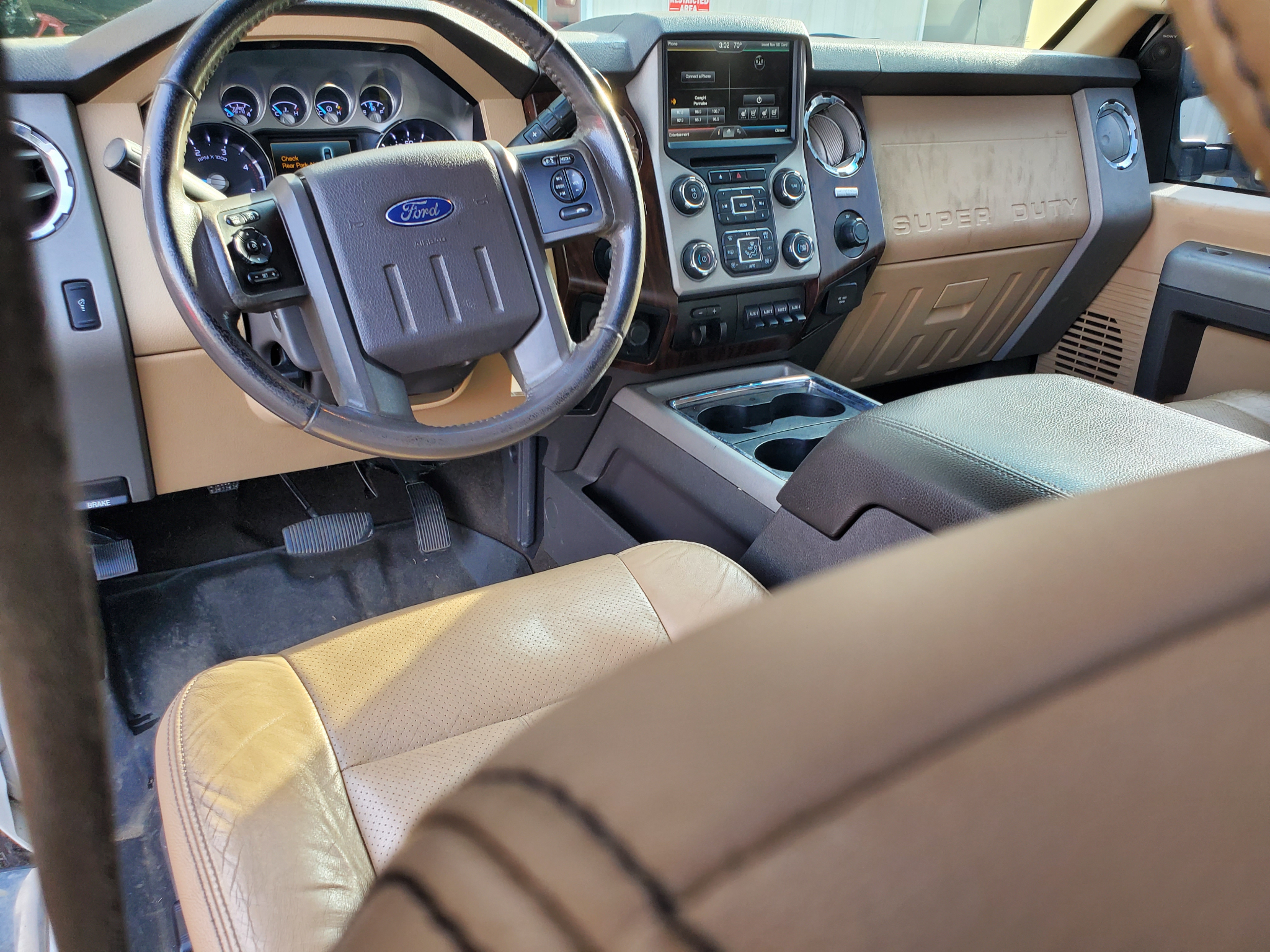 Ford Super Duty F-350 DRW 4WD Crew Cab 172" Lariat 2015