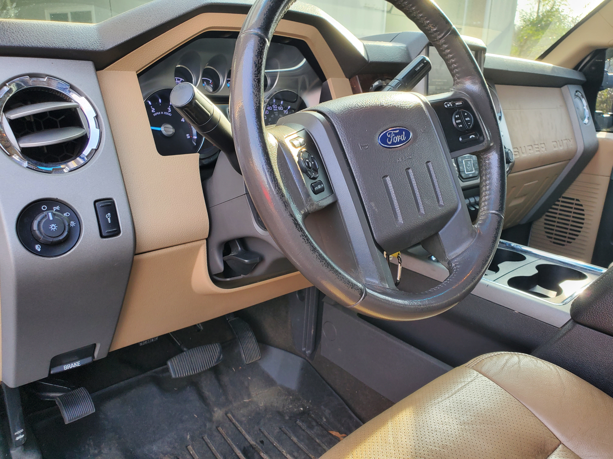 Ford Super Duty F-350 DRW 4WD Crew Cab 172" Lariat 2015