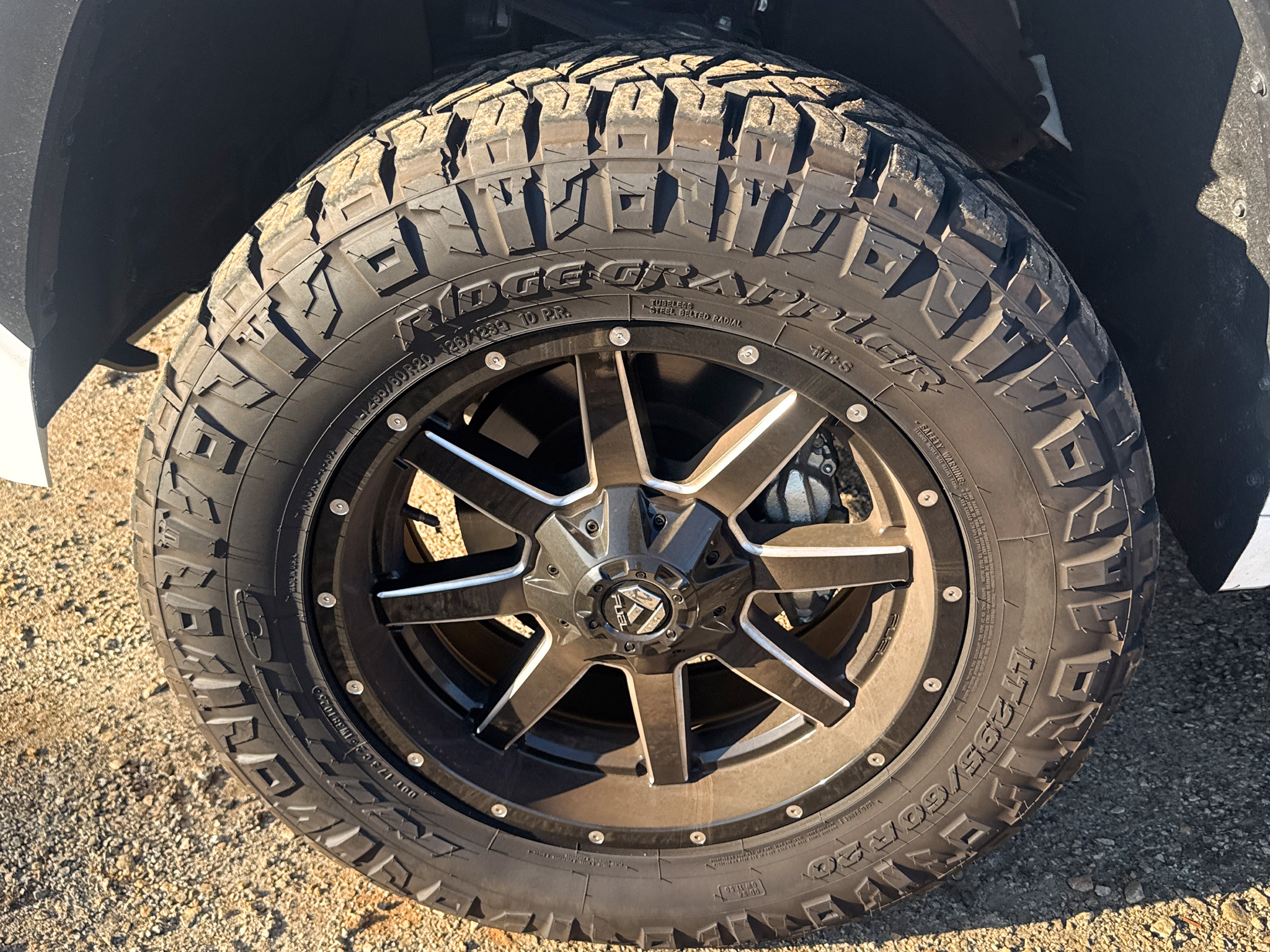 Toyota Tundra 4WD Limited Hybrid CrewMax 5.5' Bed (Natl) 2025