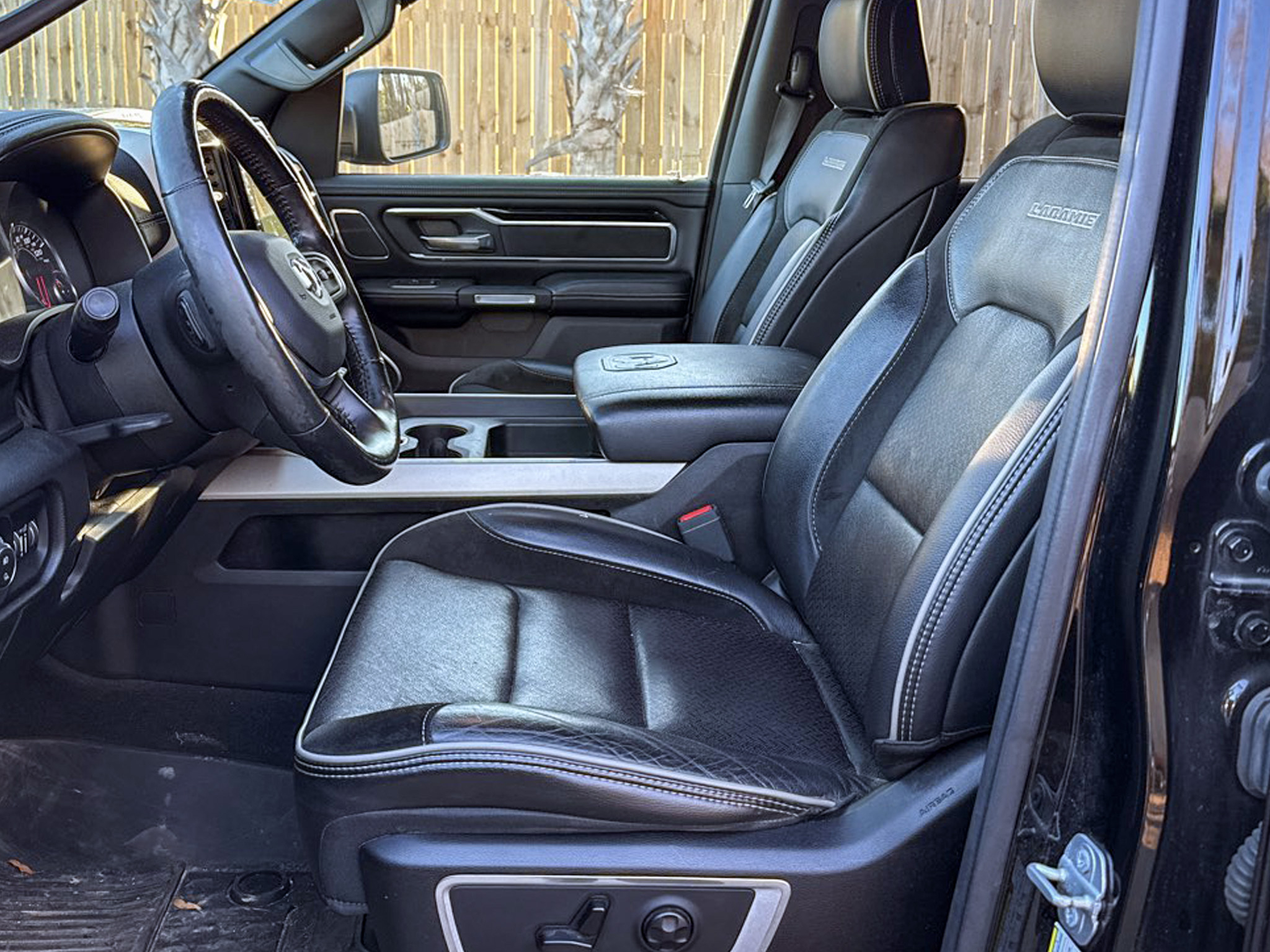 RAM 1500 Laramie 4x4 Crew Cab 5'7" Box 2019