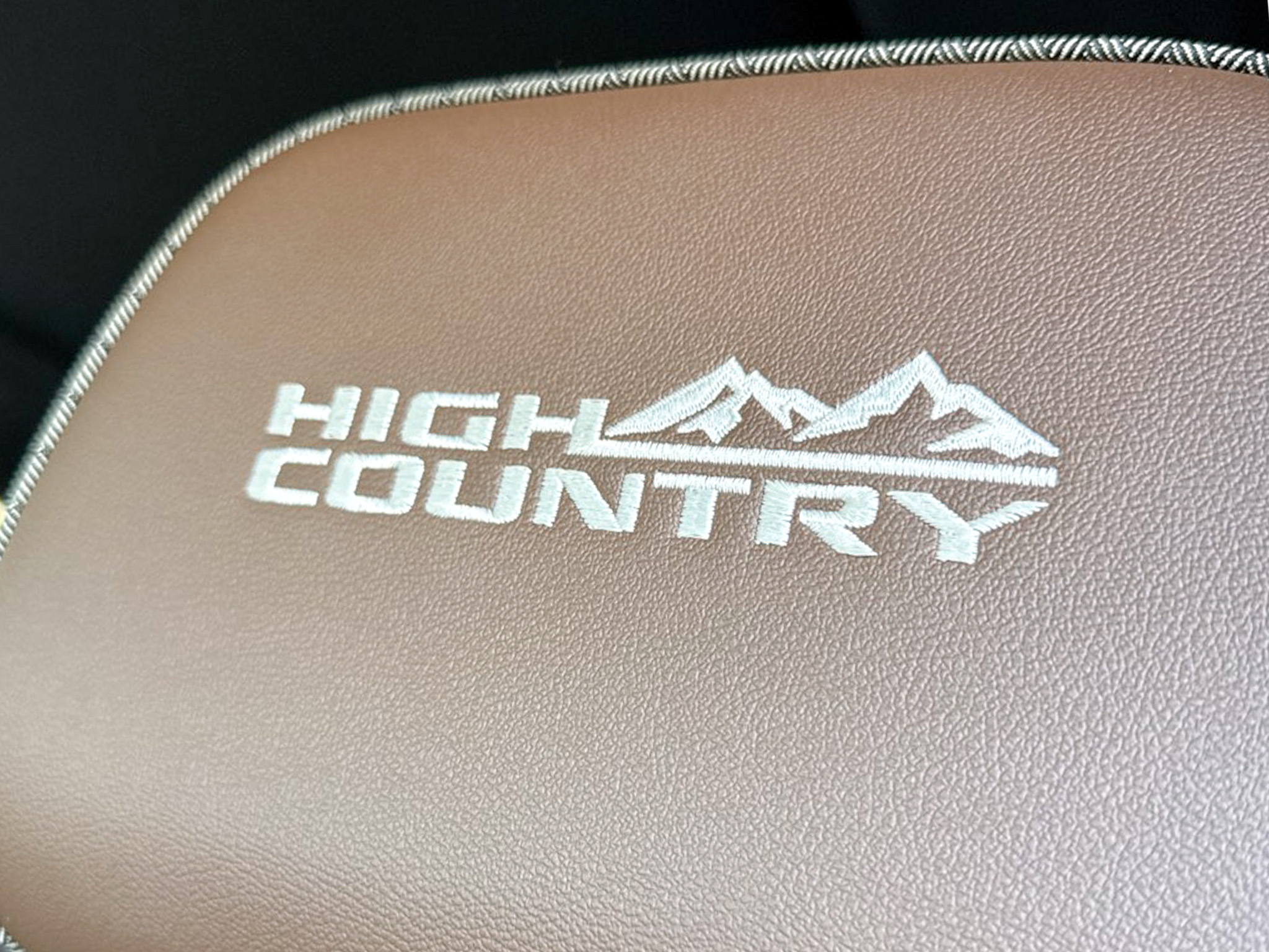 Chevrolet Suburban 4WD 4dr High Country 2021