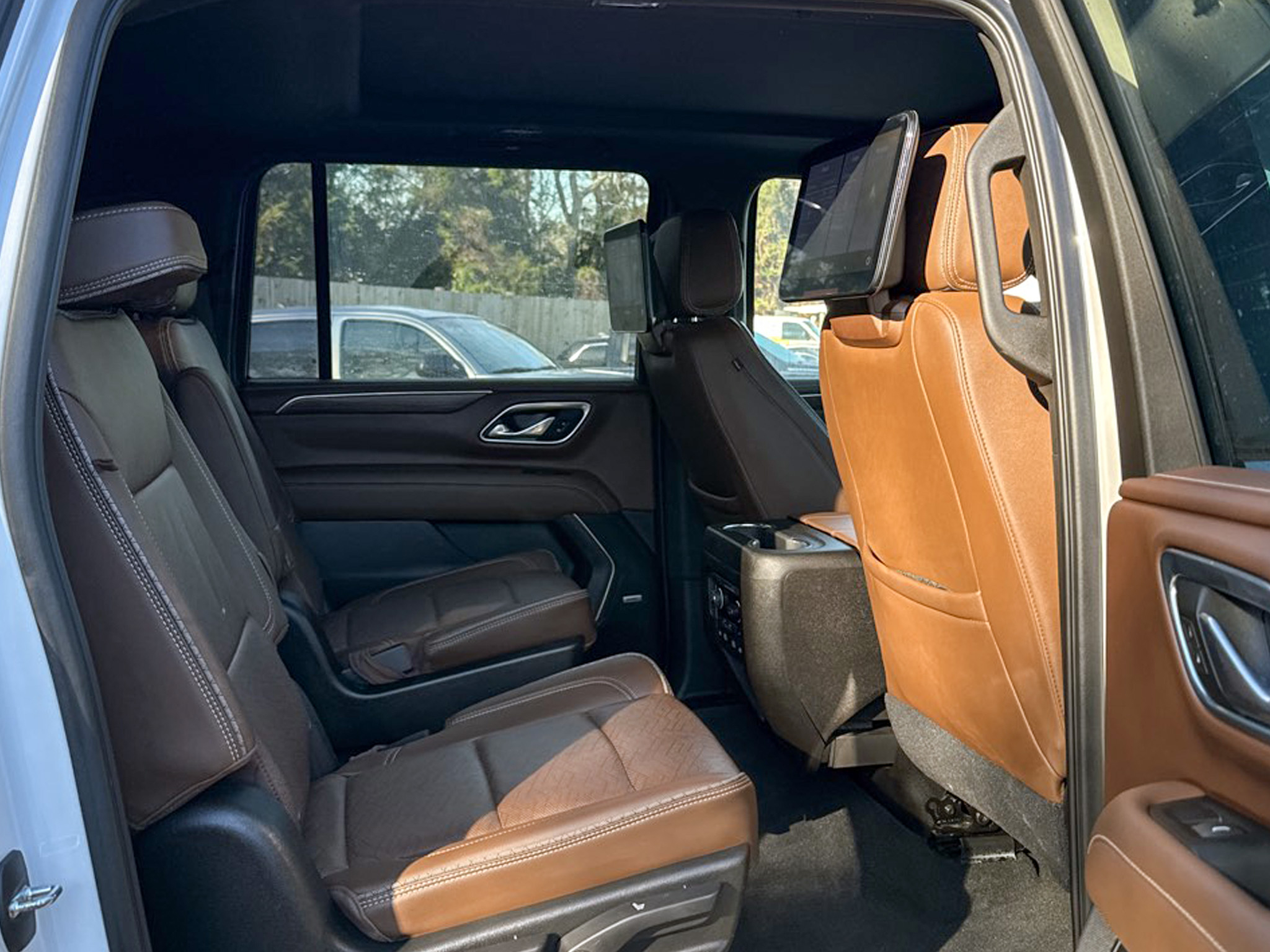 Chevrolet Suburban 4WD 4dr High Country 2021