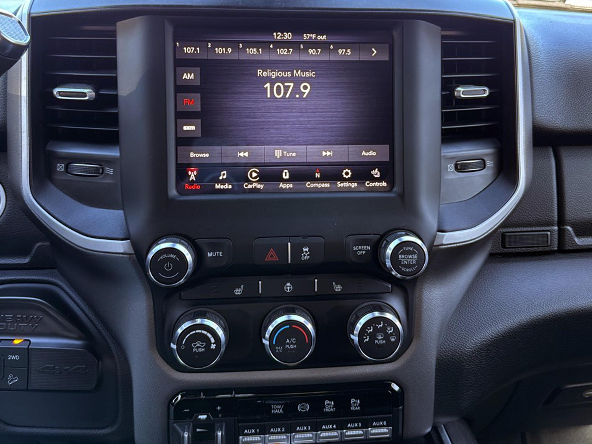 RAM 2500 Big Horn 4x4 Crew Cab 6'4" Box 2020