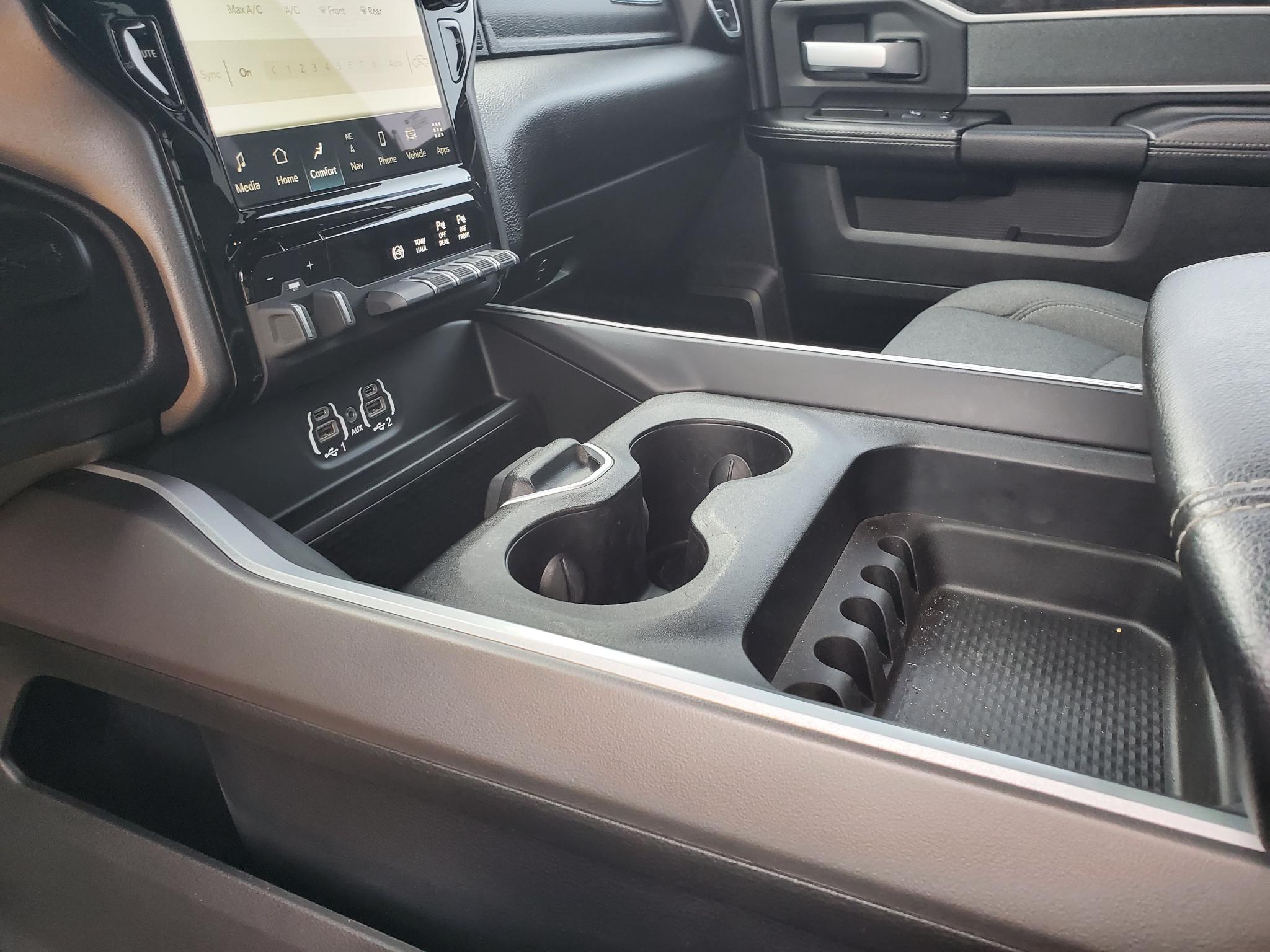 RAM 3500 Big Horn 4x4 Crew Cab 8' Box 2022