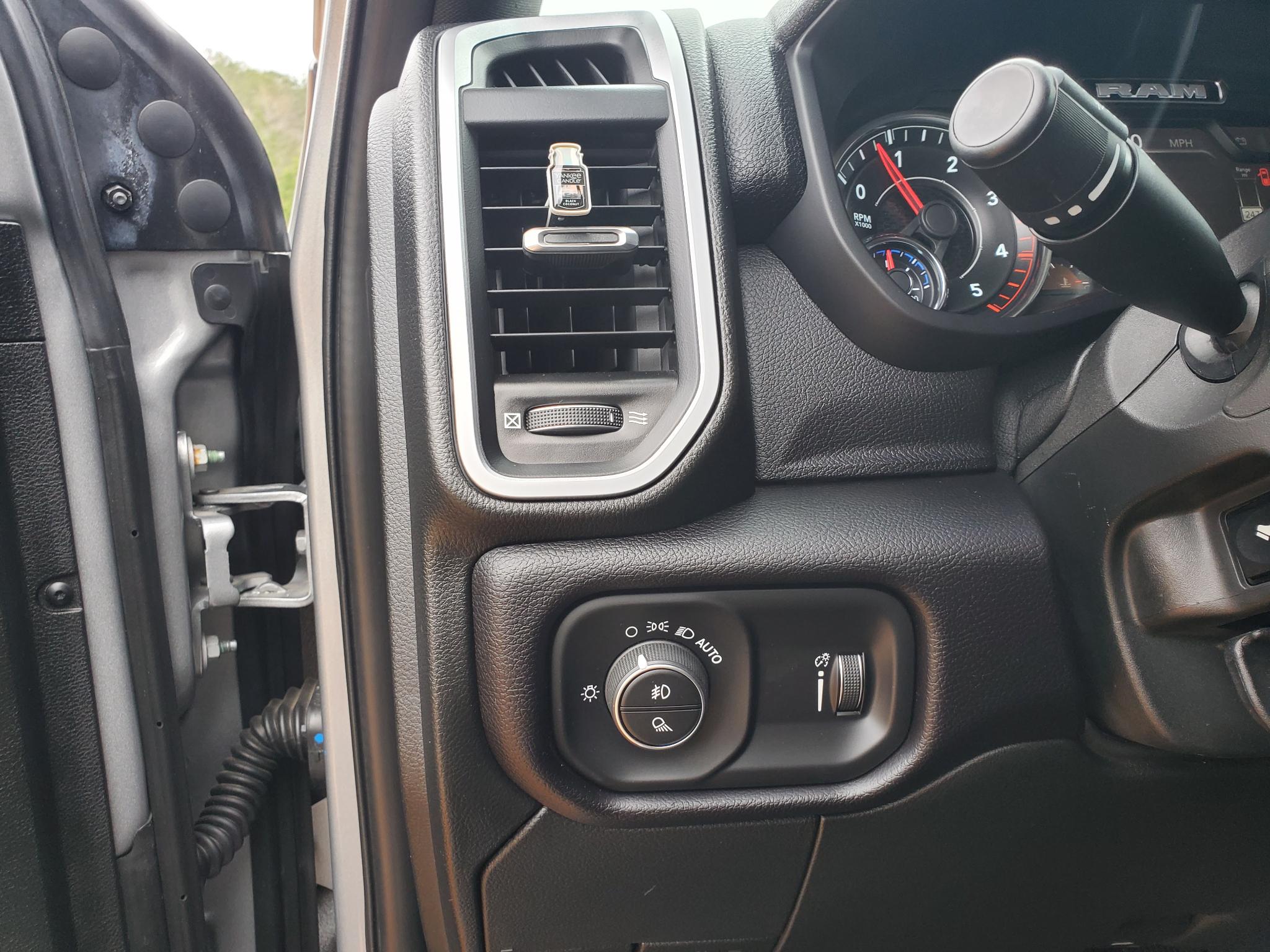 RAM 3500 Big Horn 4x4 Crew Cab 8' Box 2022