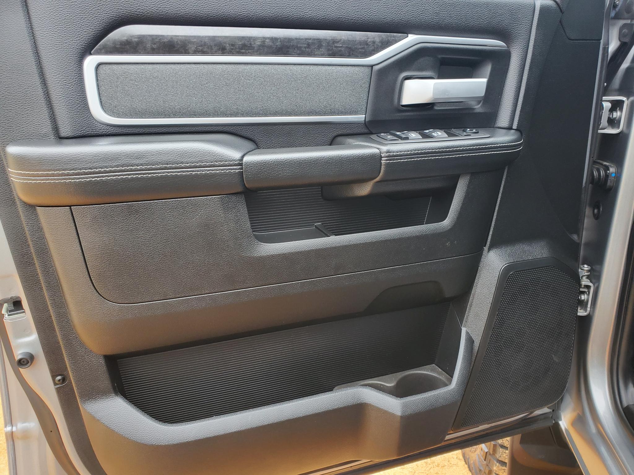 RAM 3500 Big Horn 4x4 Crew Cab 8' Box 2022