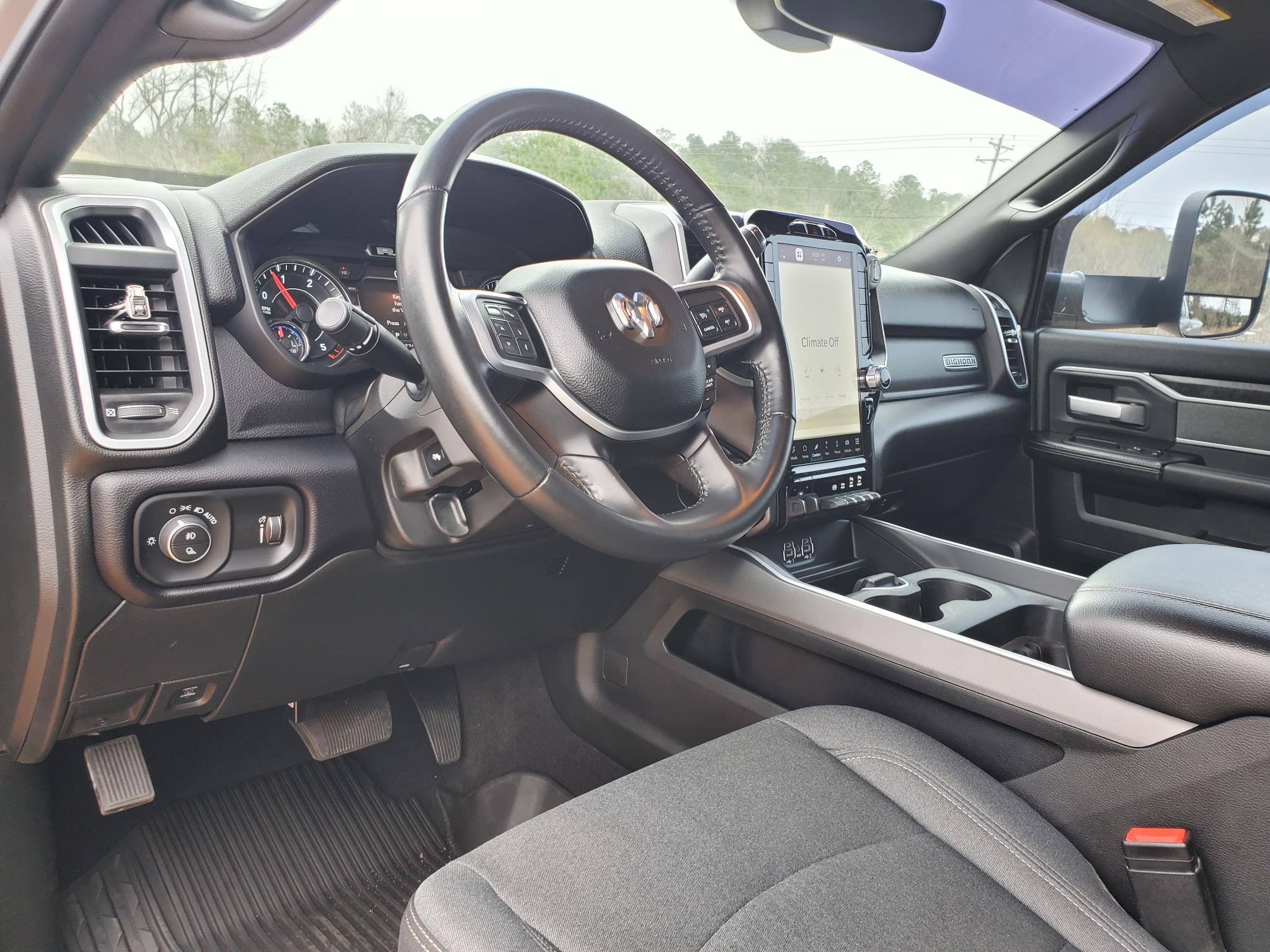 RAM 3500 Big Horn 4x4 Crew Cab 8' Box 2022