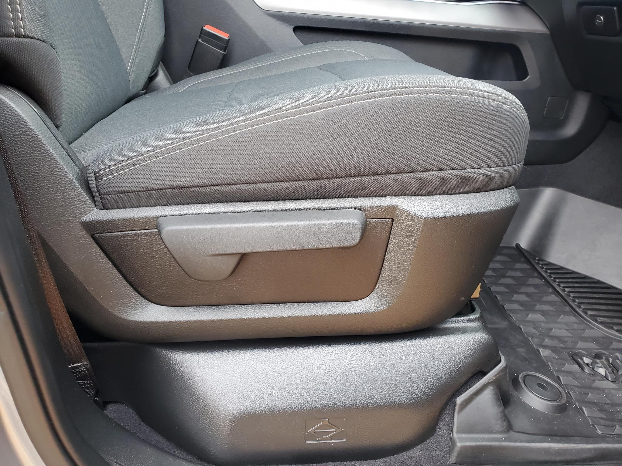 RAM 3500 Big Horn 4x4 Crew Cab 8' Box 2022