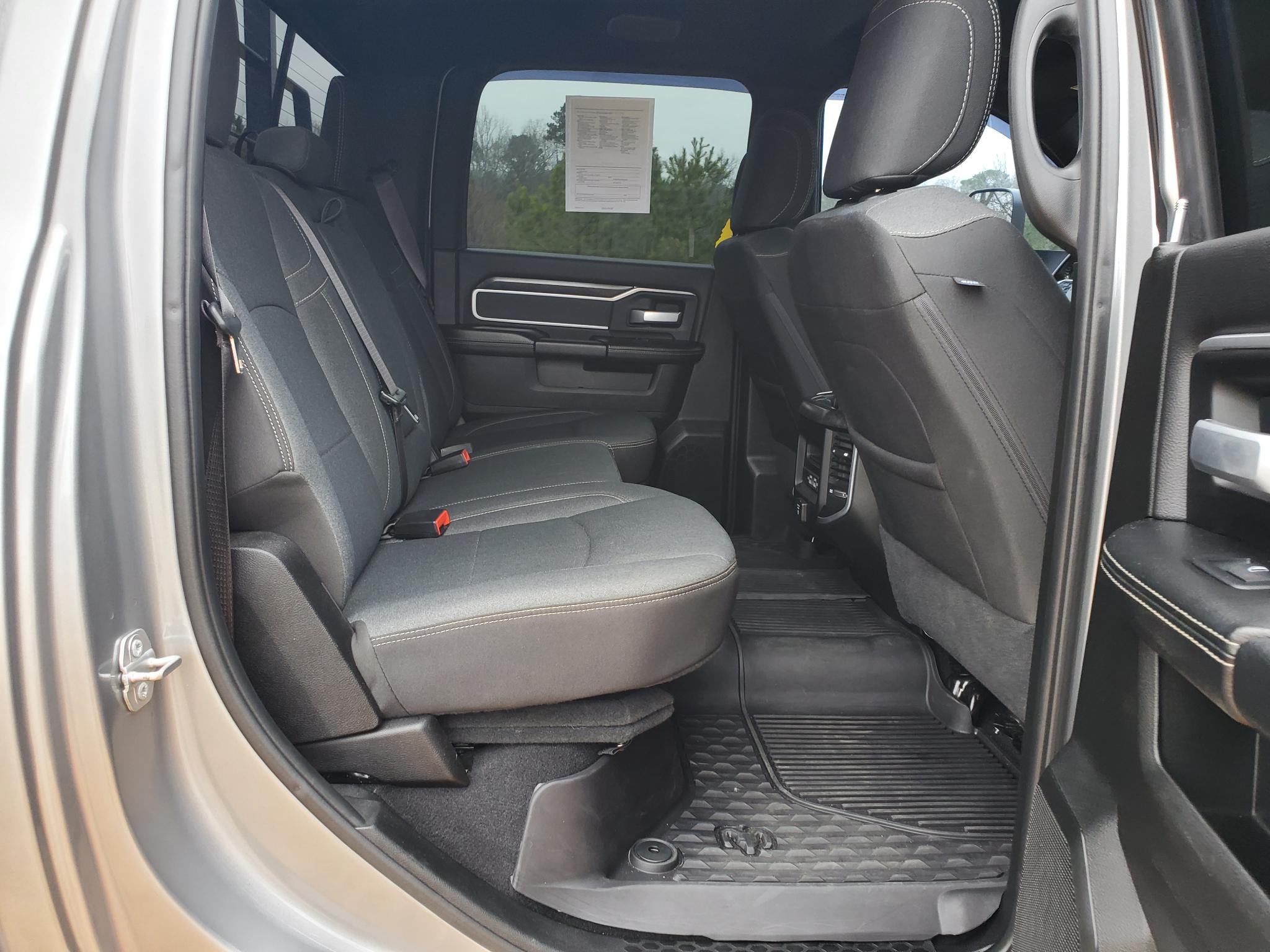 RAM 3500 Big Horn 4x4 Crew Cab 8' Box 2022