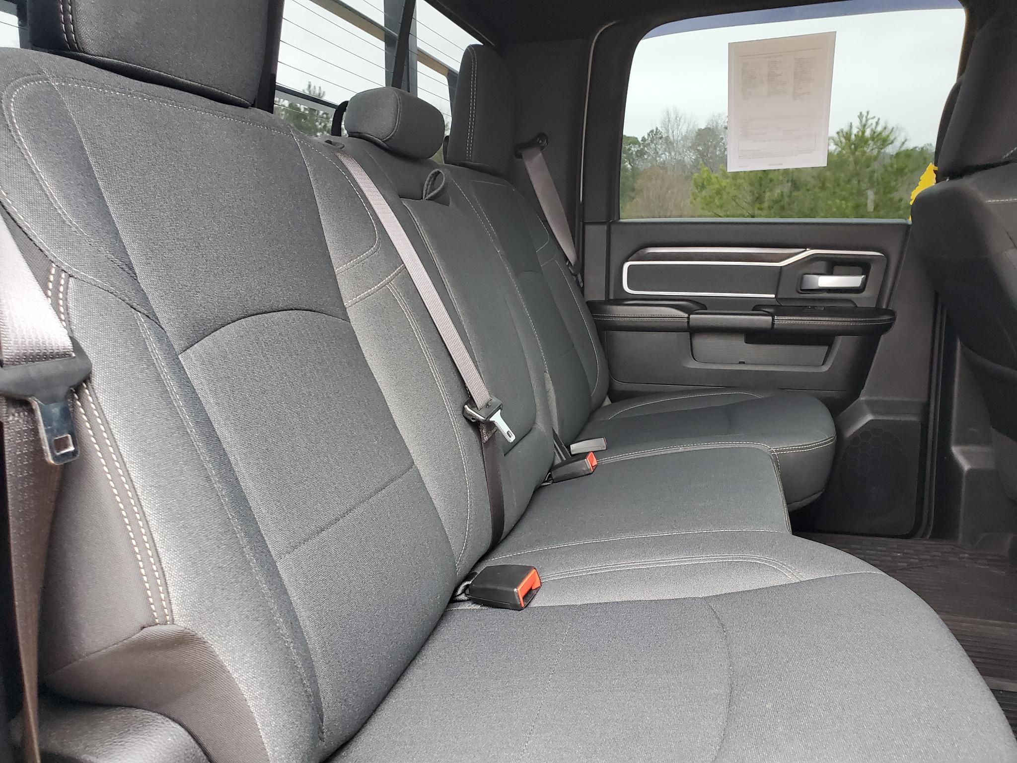 RAM 3500 Big Horn 4x4 Crew Cab 8' Box 2022