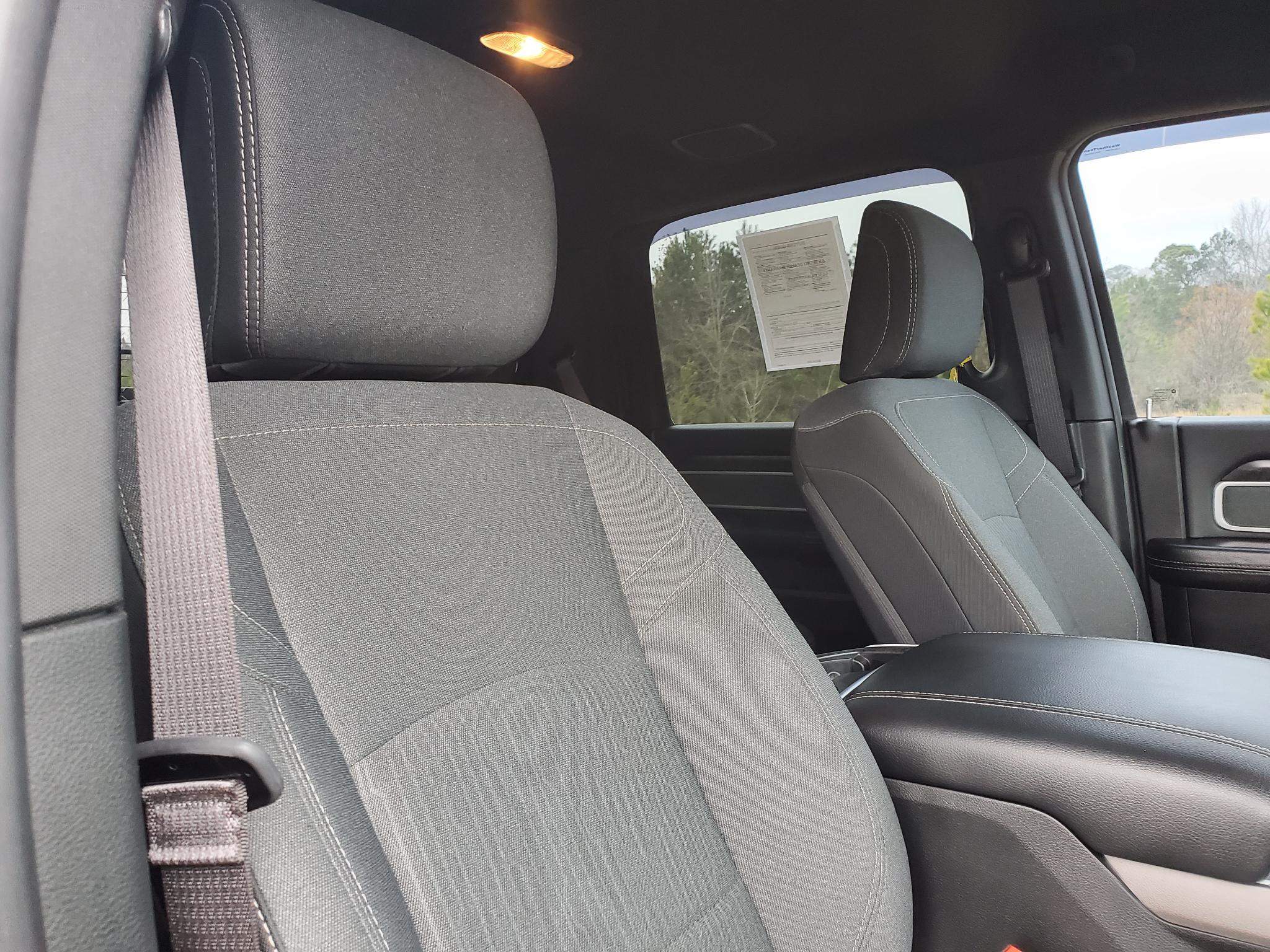 RAM 3500 Big Horn 4x4 Crew Cab 8' Box 2022