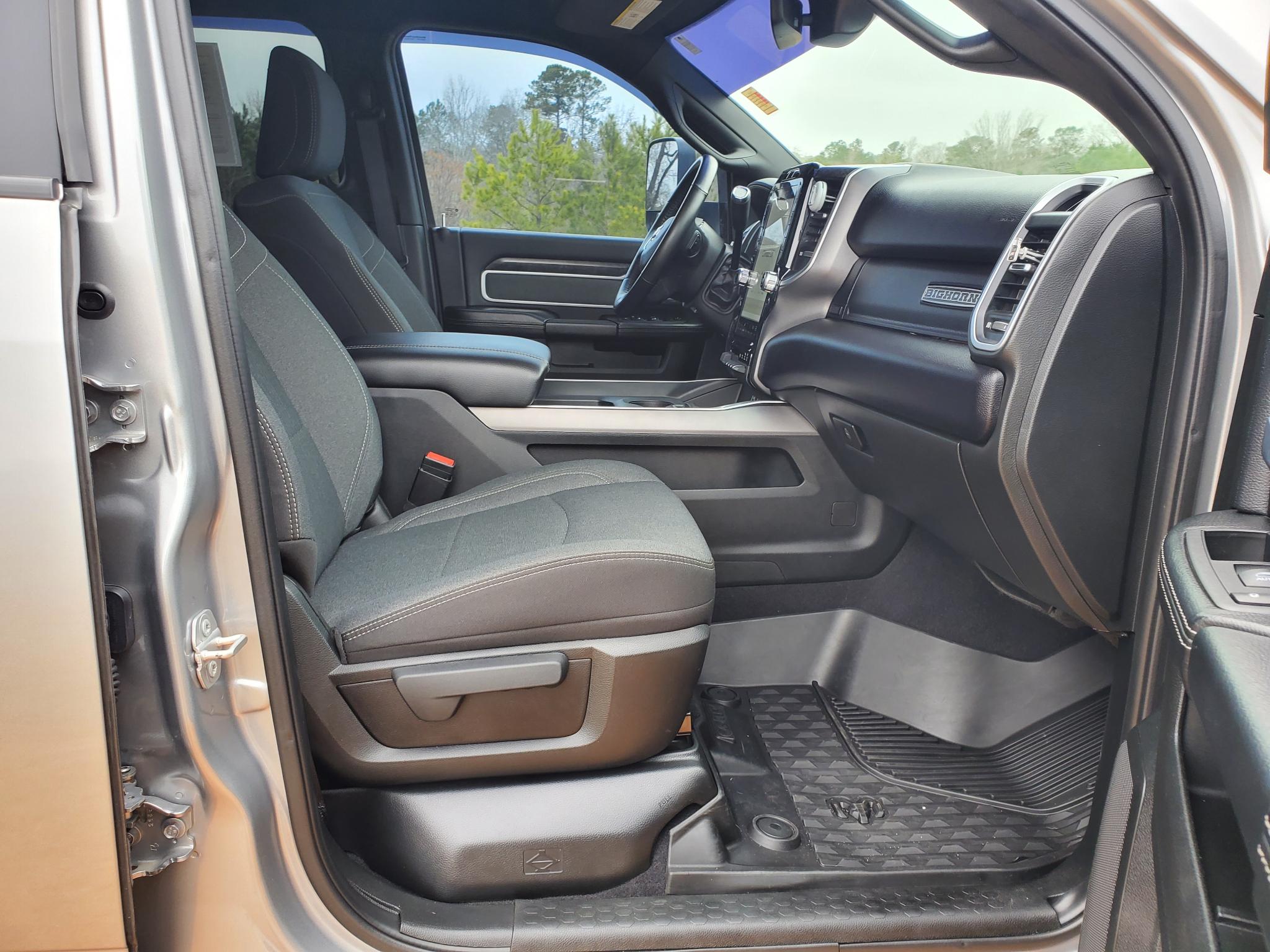 RAM 3500 Big Horn 4x4 Crew Cab 8' Box 2022