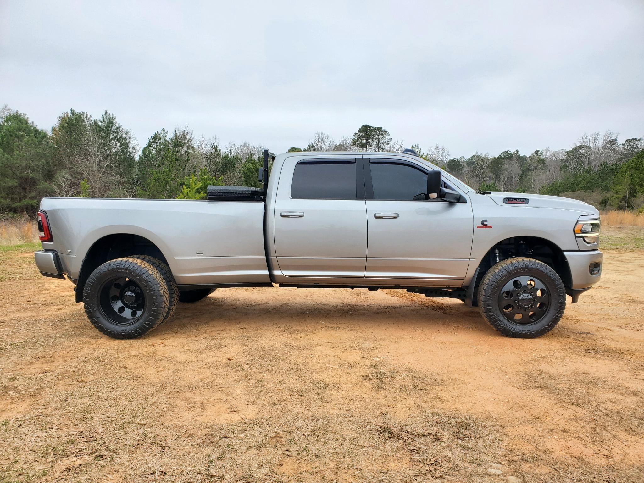 RAM 3500 Big Horn 4x4 Crew Cab 8' Box 2022