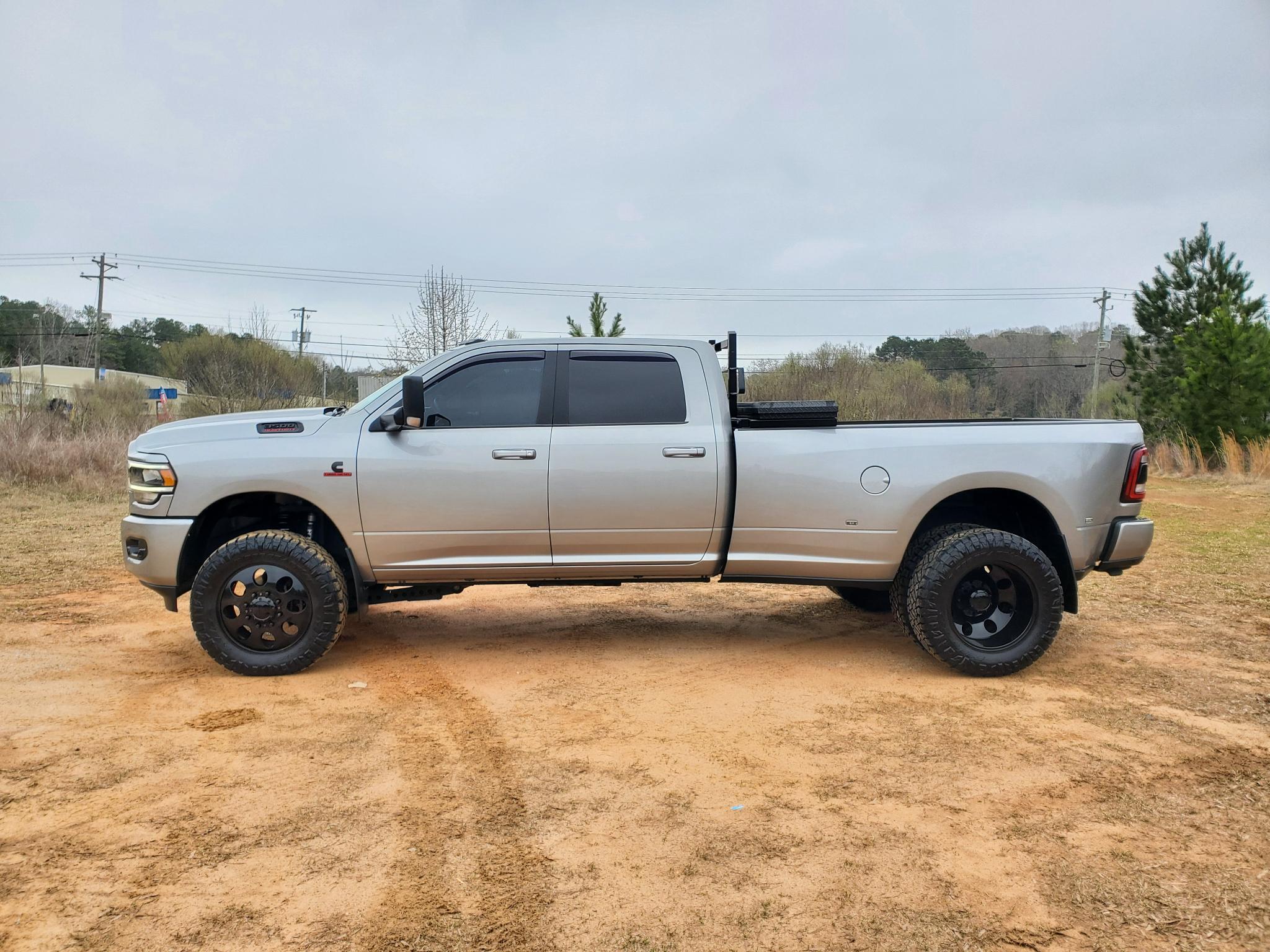 RAM 3500 Big Horn 4x4 Crew Cab 8' Box 2022
