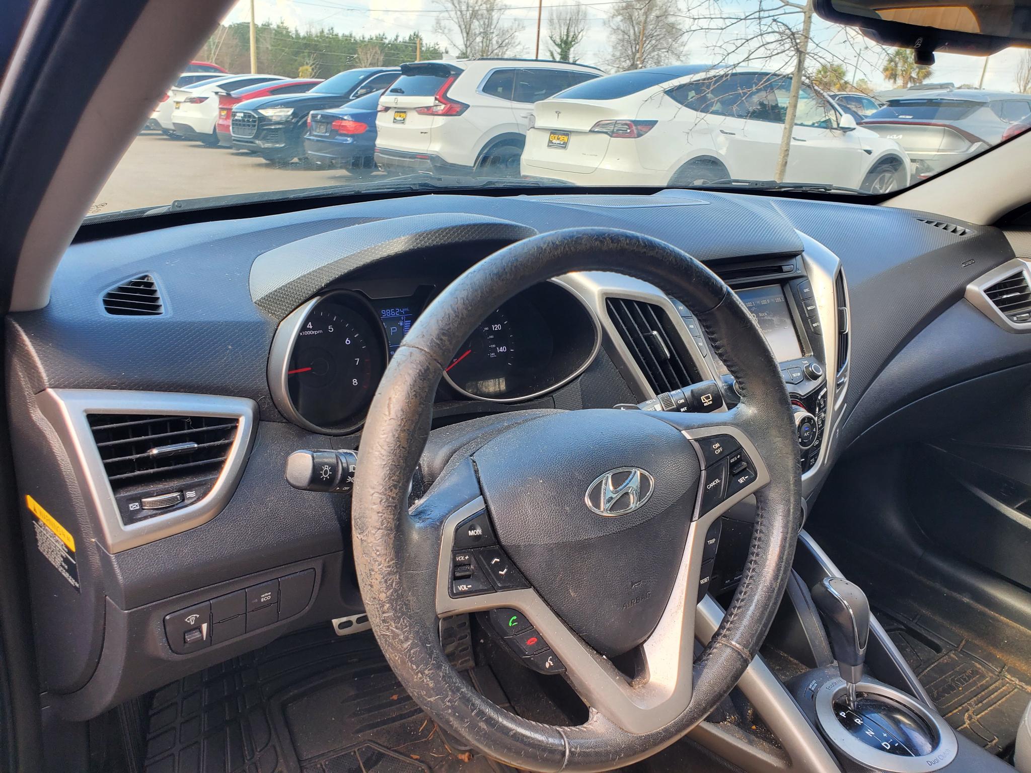 Hyundai Veloster 3dr Cpe Auto w/Gray Int 2012