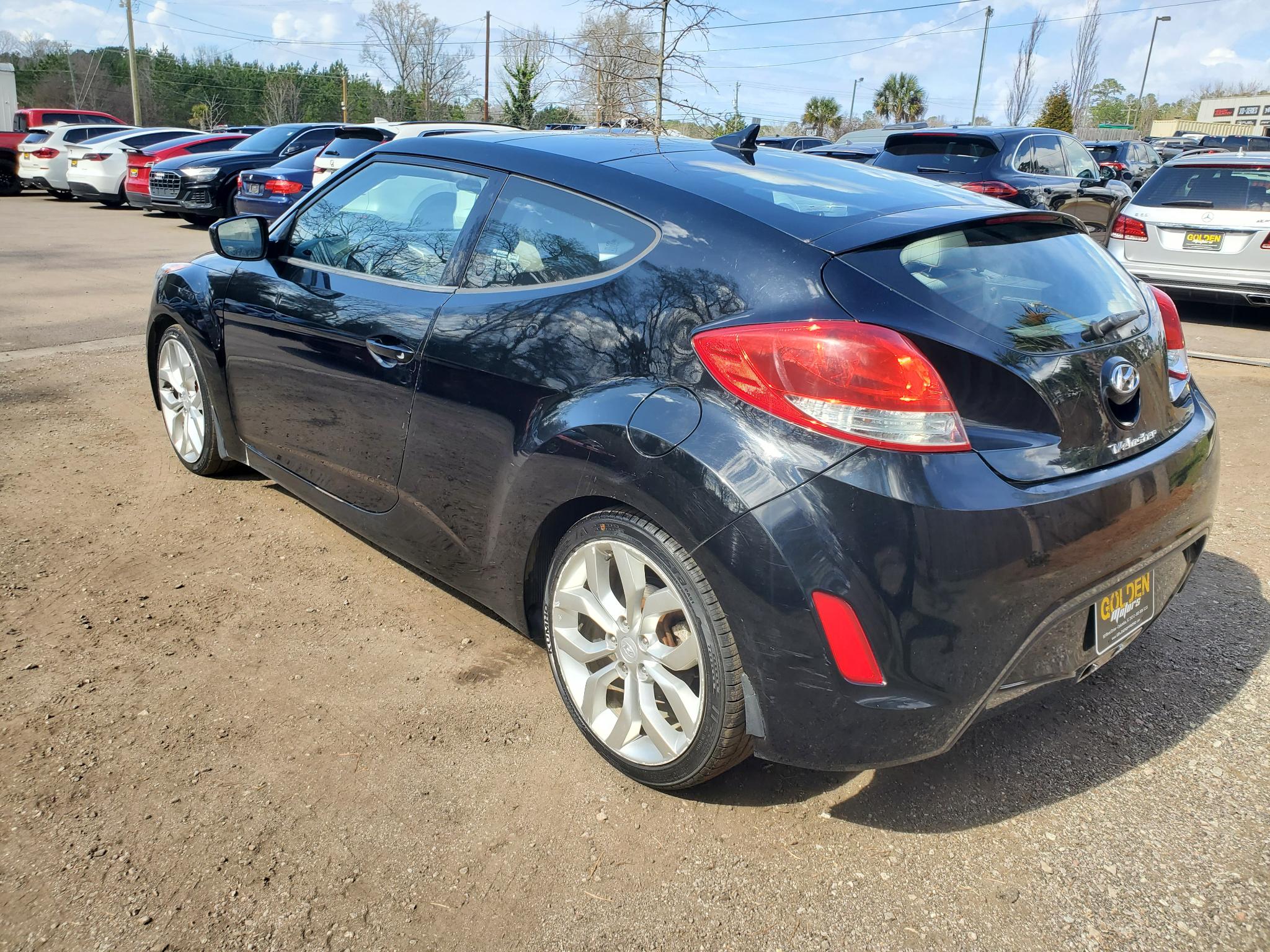 Hyundai Veloster 3dr Cpe Auto w/Gray Int 2012