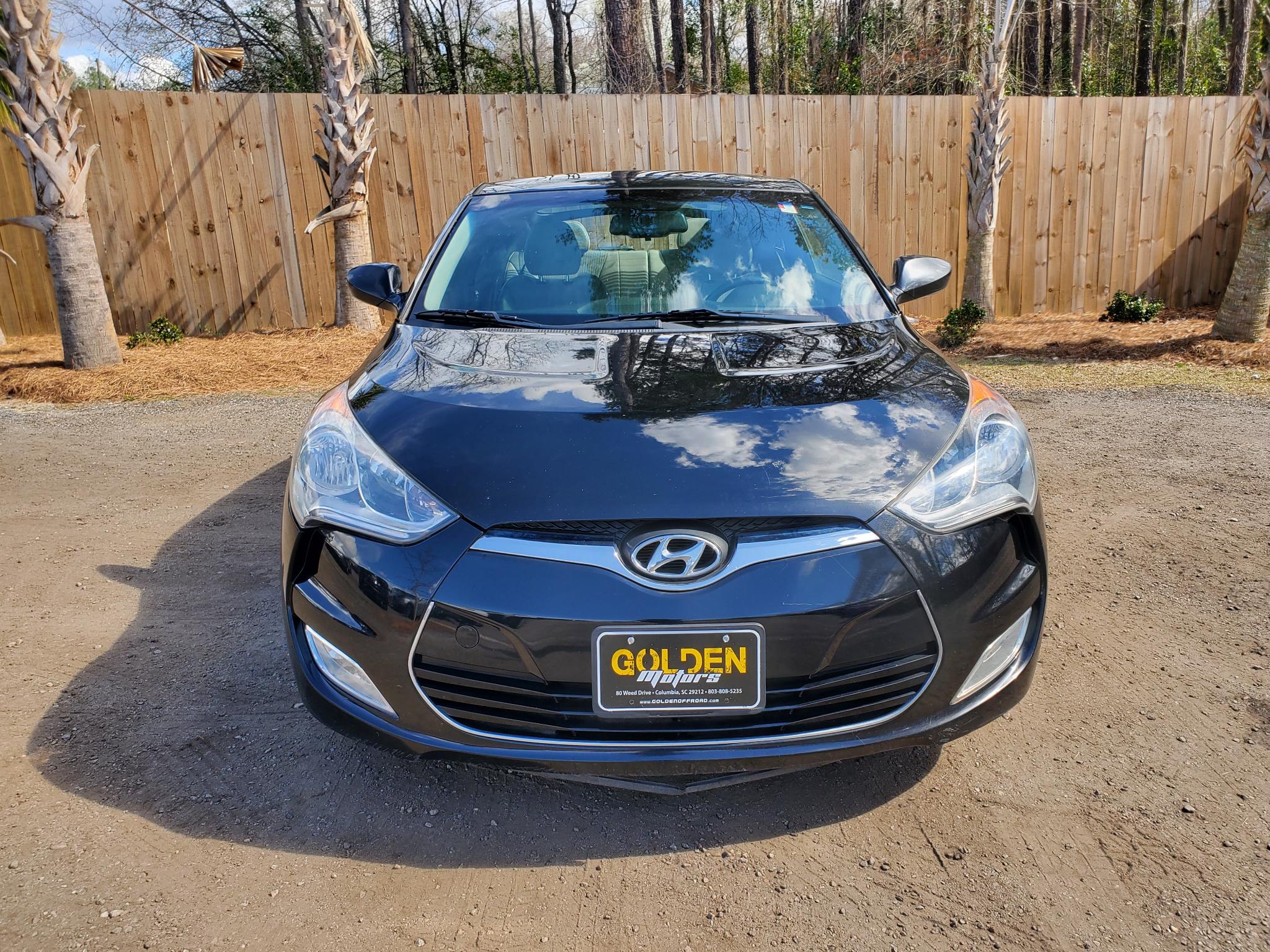 Hyundai Veloster 3dr Cpe Auto w/Gray Int 2012