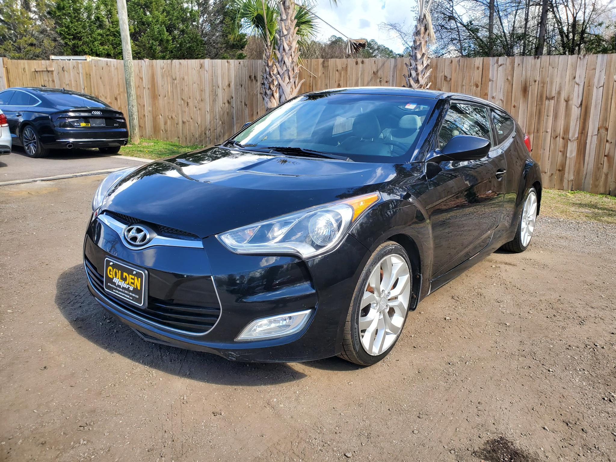 Hyundai Veloster 3dr Cpe Auto w/Gray Int 2012