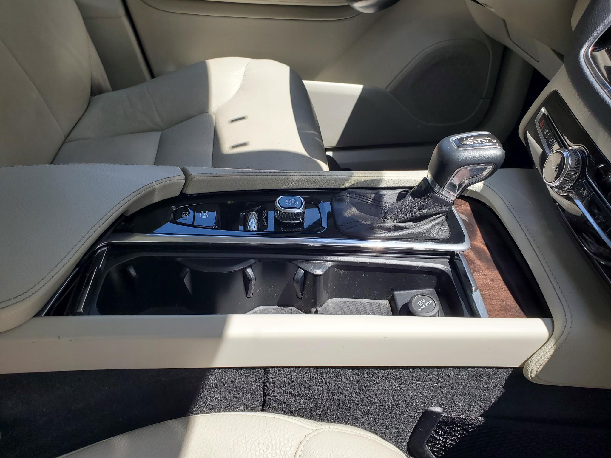 Volvo XC90 T6 AWD Momentum 2019