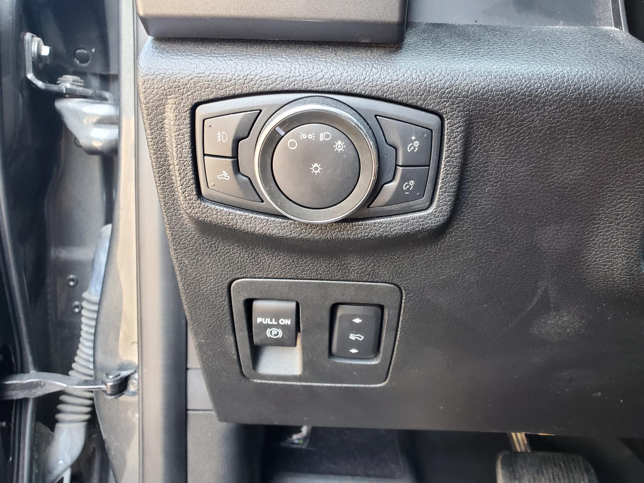 Ford F-150 XLT 2WD SuperCrew 5.5' Box 2020