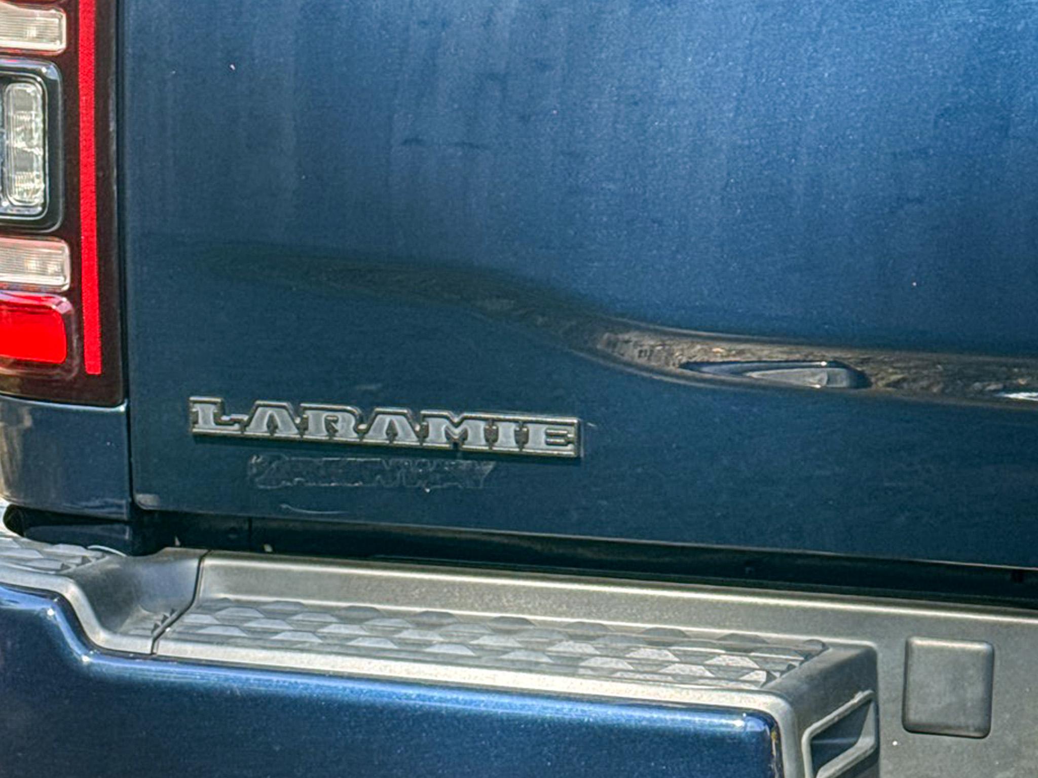 RAM 3500 Laramie 4x4 Crew Cab 6'4" Box 2022