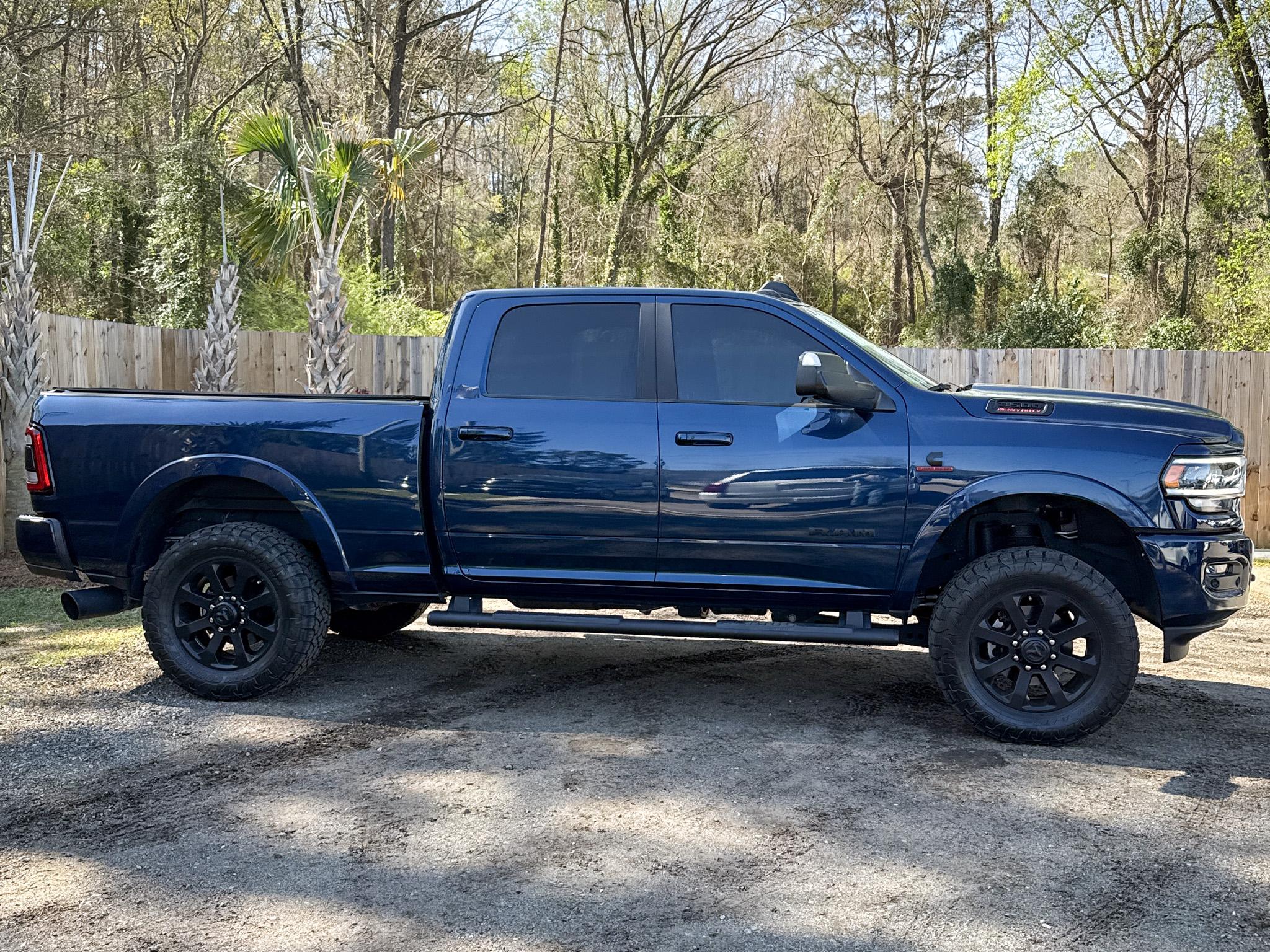 RAM 3500 Laramie 4x4 Crew Cab 6'4" Box 2022