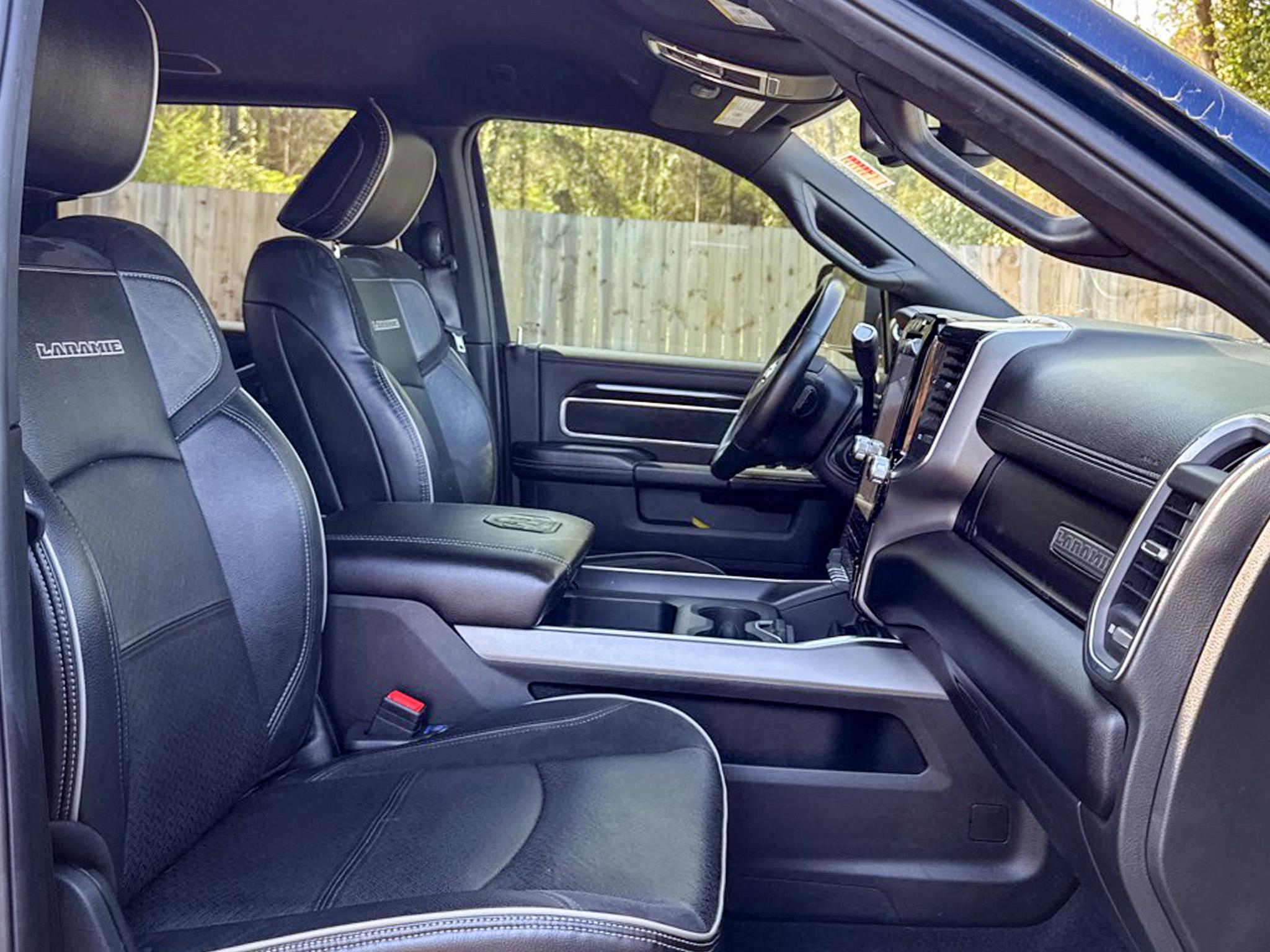 RAM 3500 Laramie 4x4 Crew Cab 6'4" Box 2022