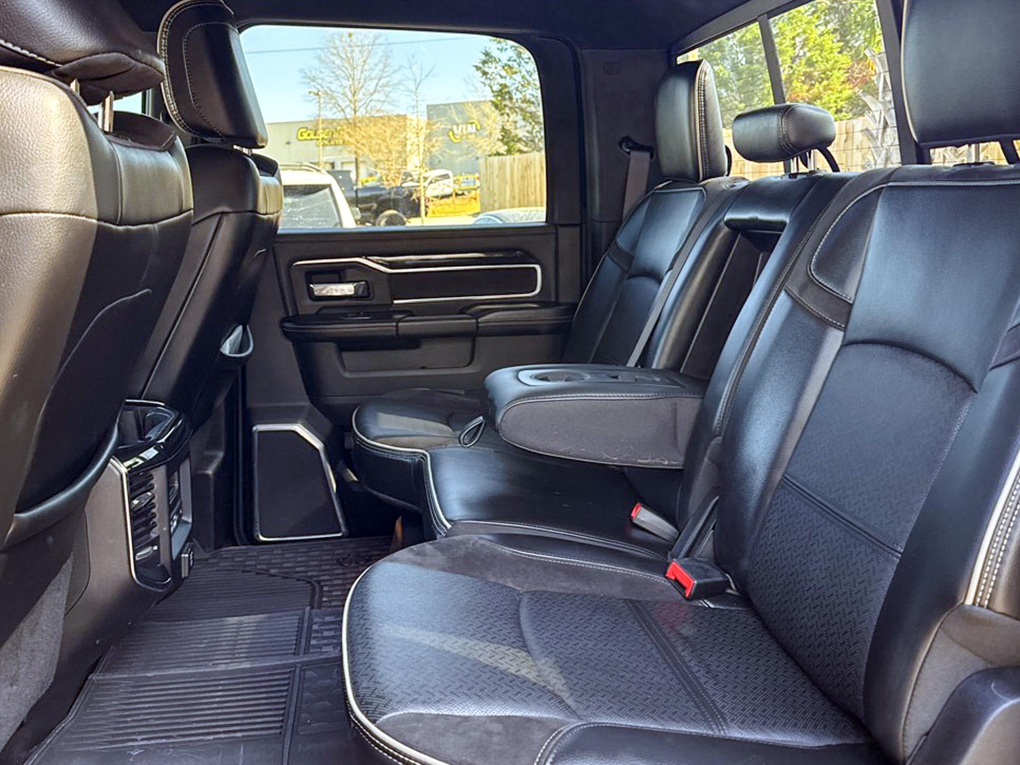 RAM 3500 Laramie 4x4 Crew Cab 6'4" Box 2022